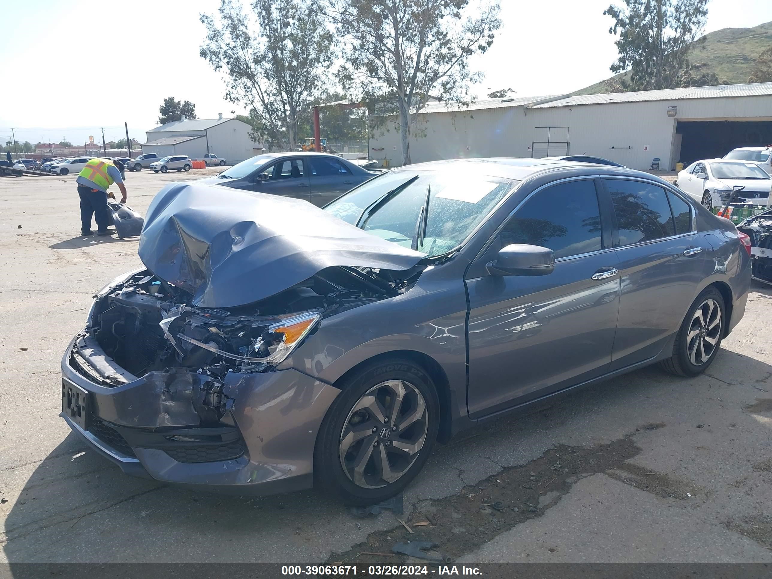 Photo 1 VIN: 1HGCR3F84GA000283 - HONDA ACCORD 