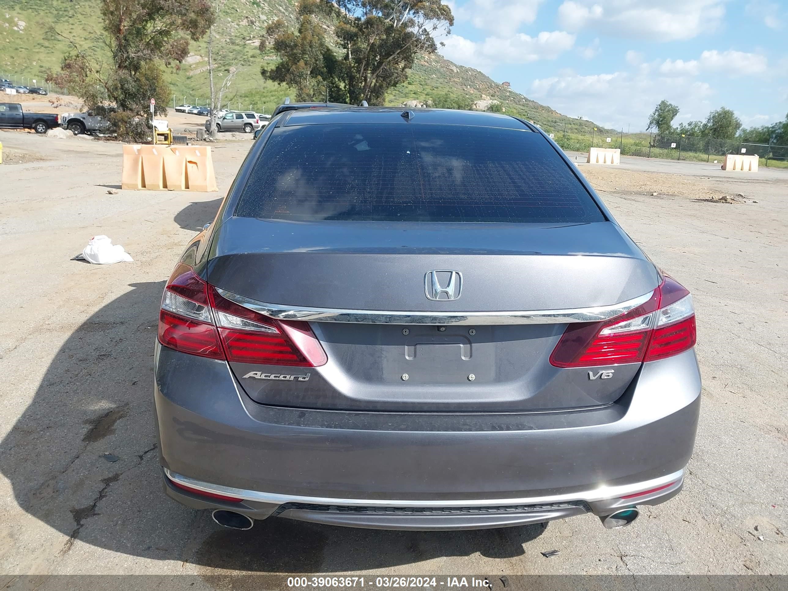 Photo 15 VIN: 1HGCR3F84GA000283 - HONDA ACCORD 