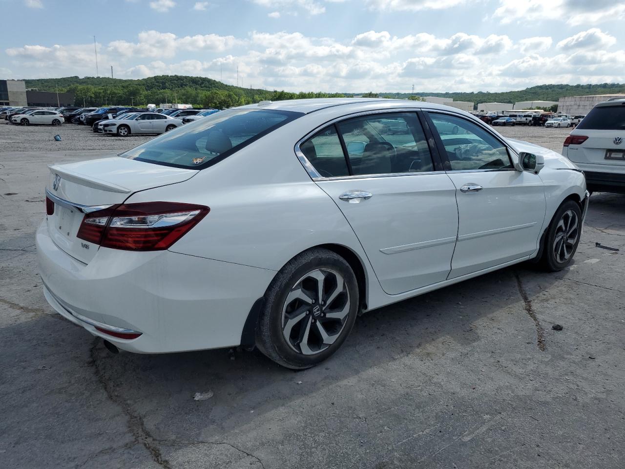 Photo 2 VIN: 1HGCR3F84GA019531 - HONDA ACCORD 