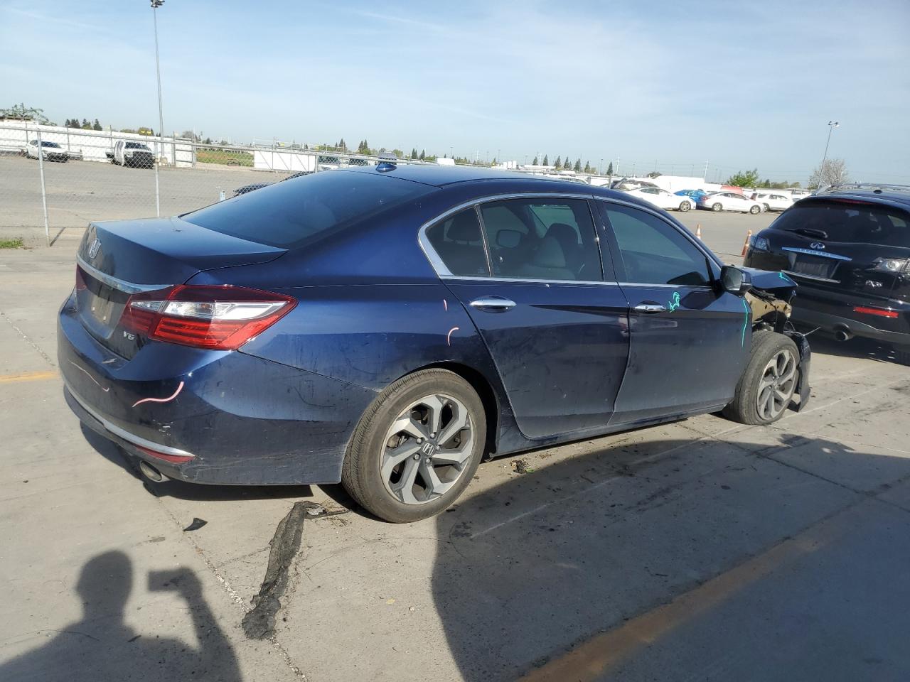 Photo 2 VIN: 1HGCR3F84HA000284 - HONDA ACCORD 