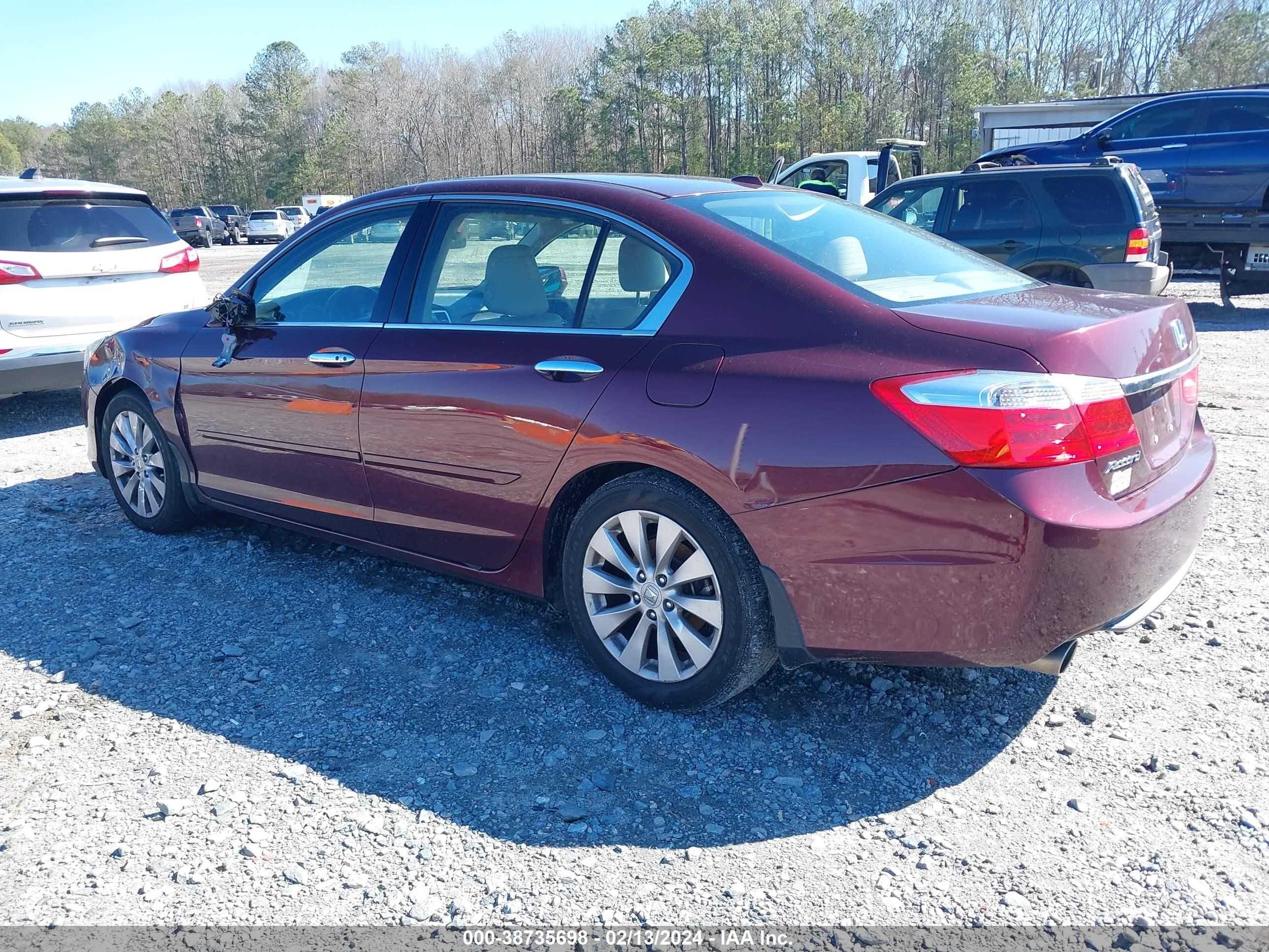 Photo 2 VIN: 1HGCR3F85DA000143 - HONDA ACCORD 