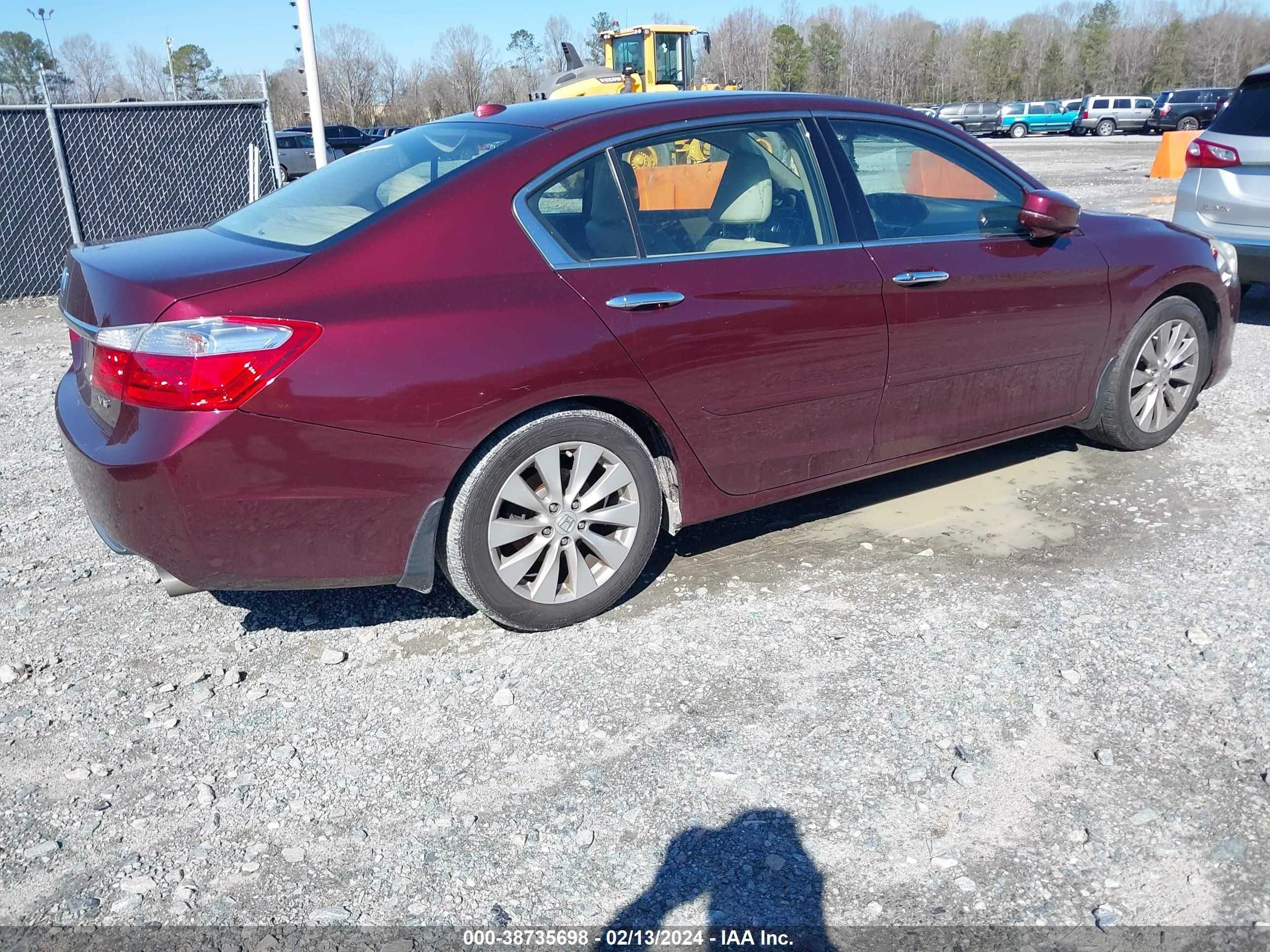 Photo 3 VIN: 1HGCR3F85DA000143 - HONDA ACCORD 