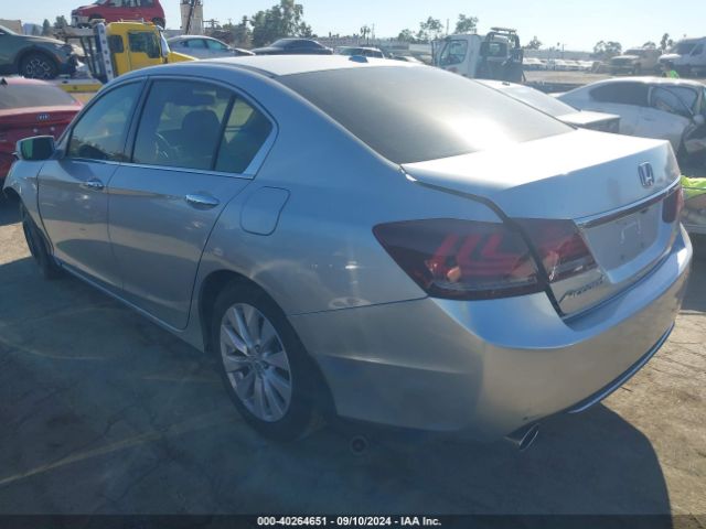 Photo 2 VIN: 1HGCR3F85FA003319 - HONDA ACCORD 