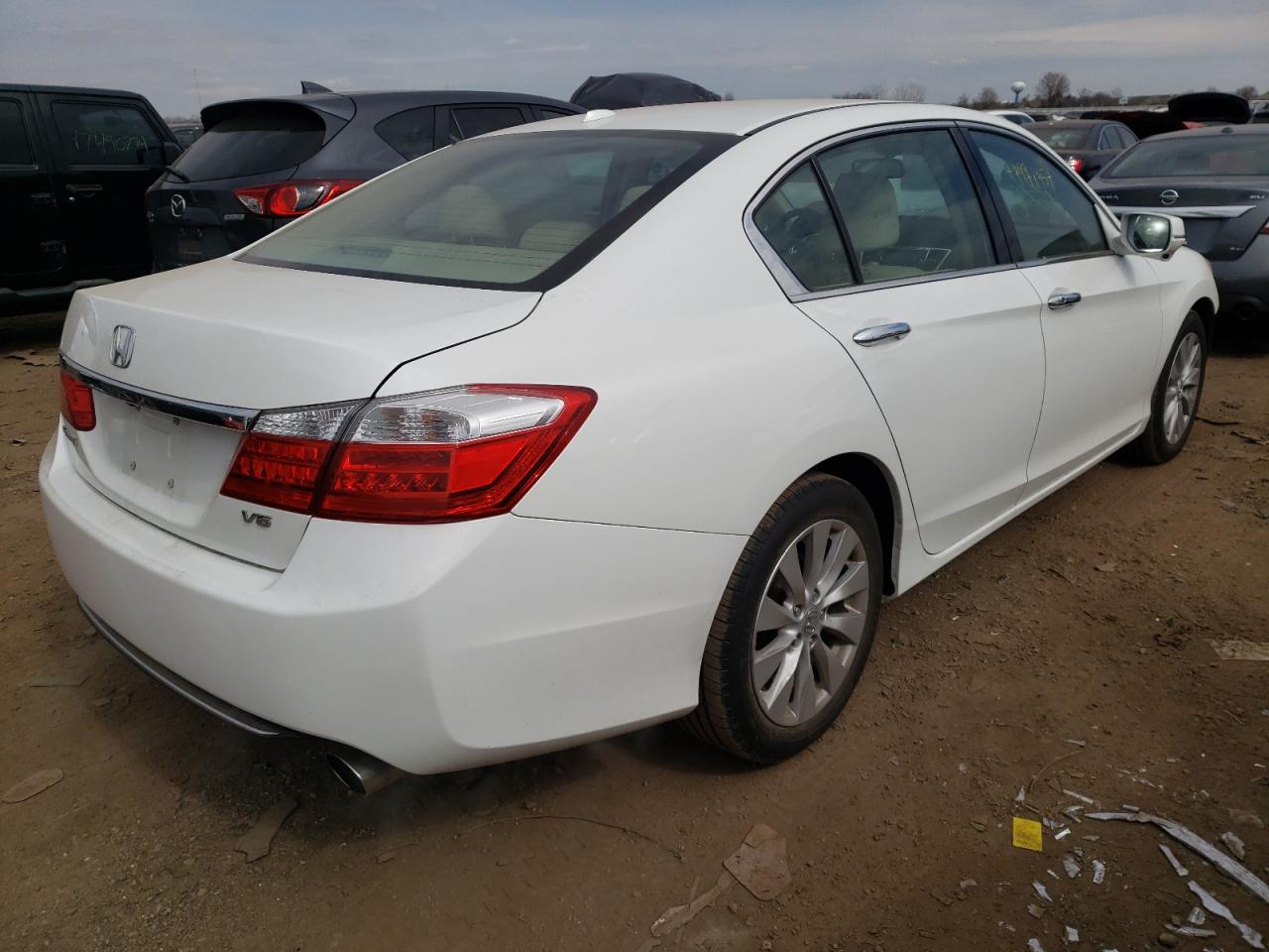 Photo 2 VIN: 1HGCR3F85FA017611 - HONDA ACCORD 