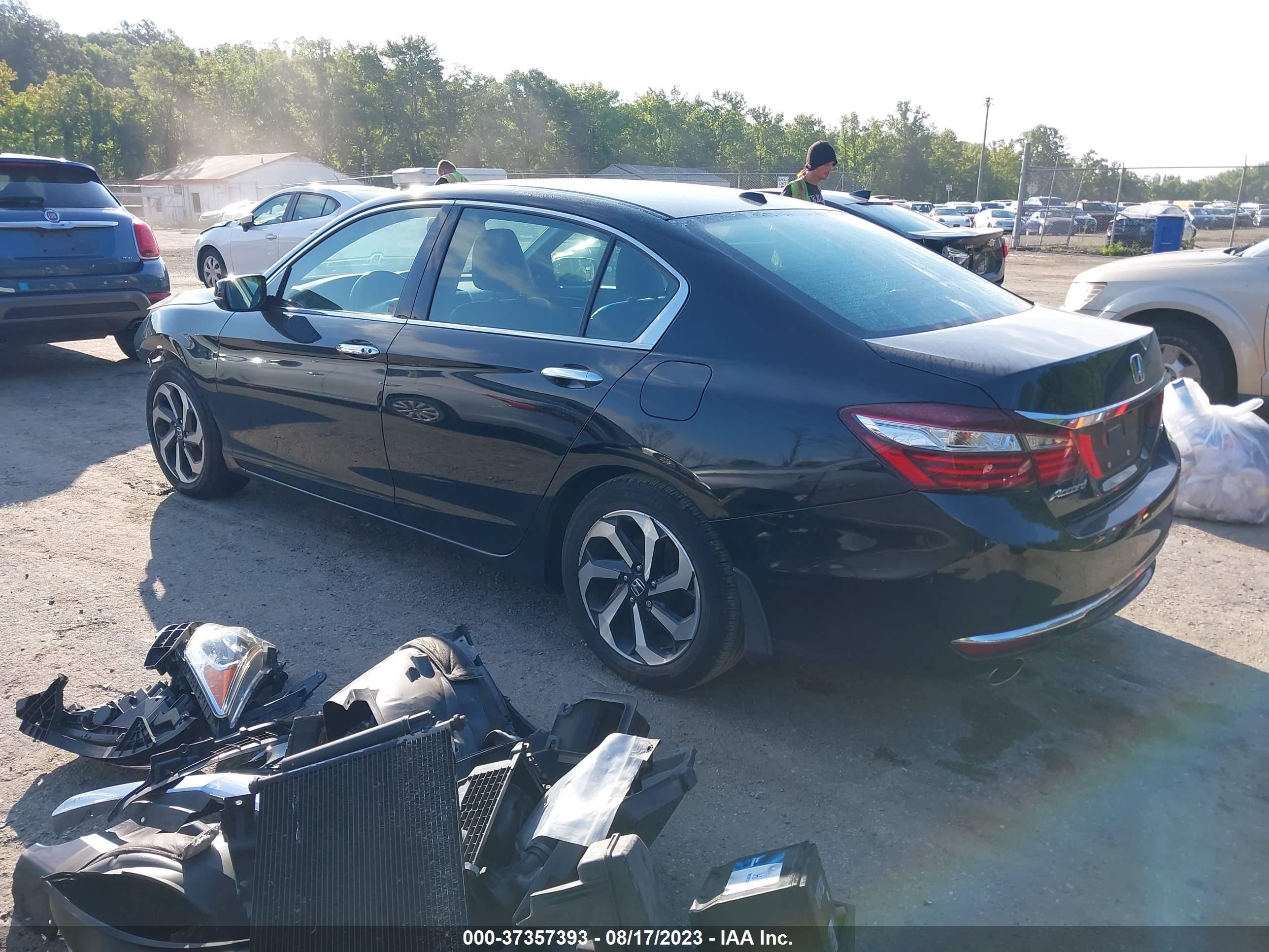 Photo 2 VIN: 1HGCR3F85GA008280 - HONDA ACCORD 