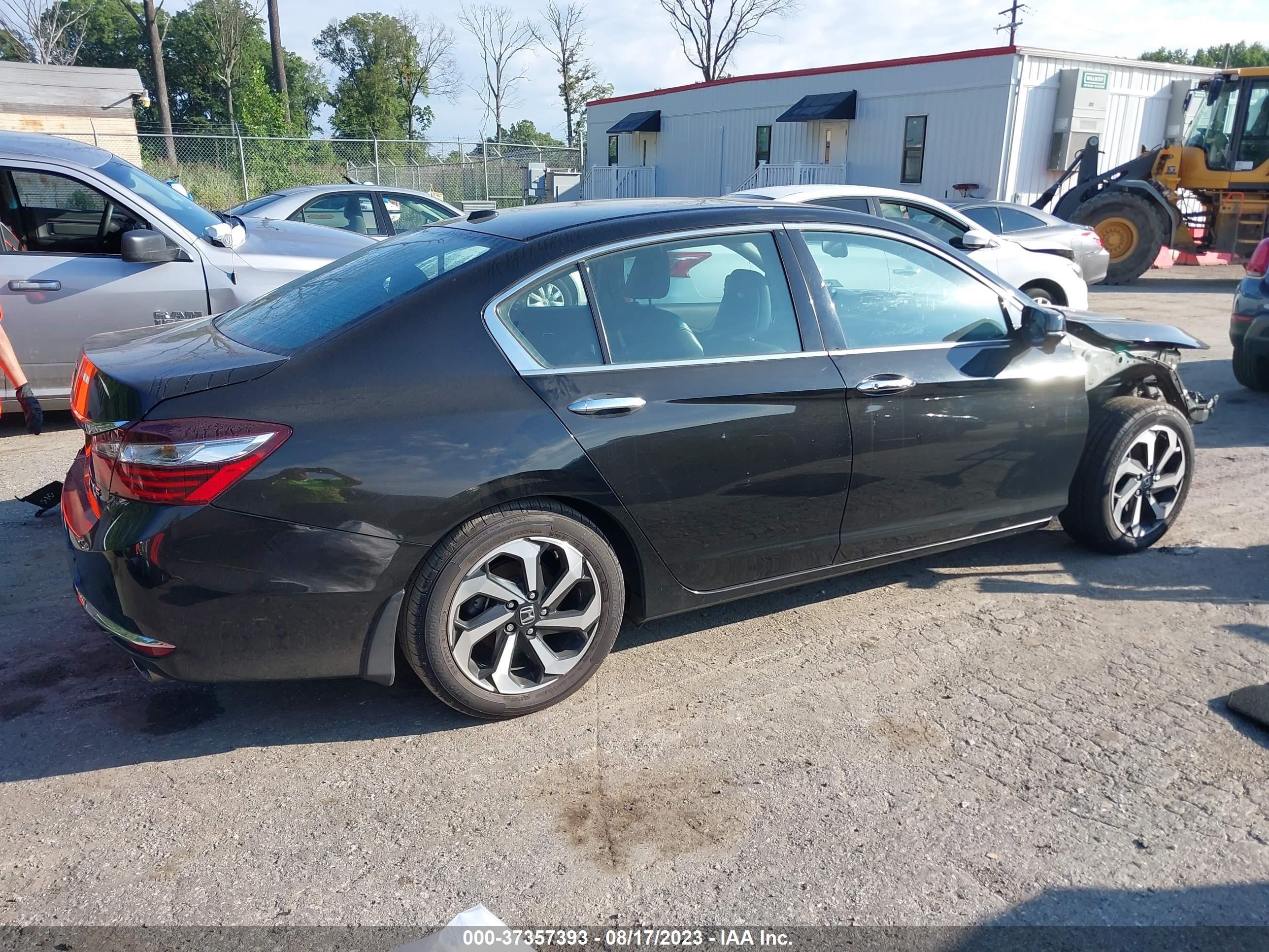 Photo 3 VIN: 1HGCR3F85GA008280 - HONDA ACCORD 