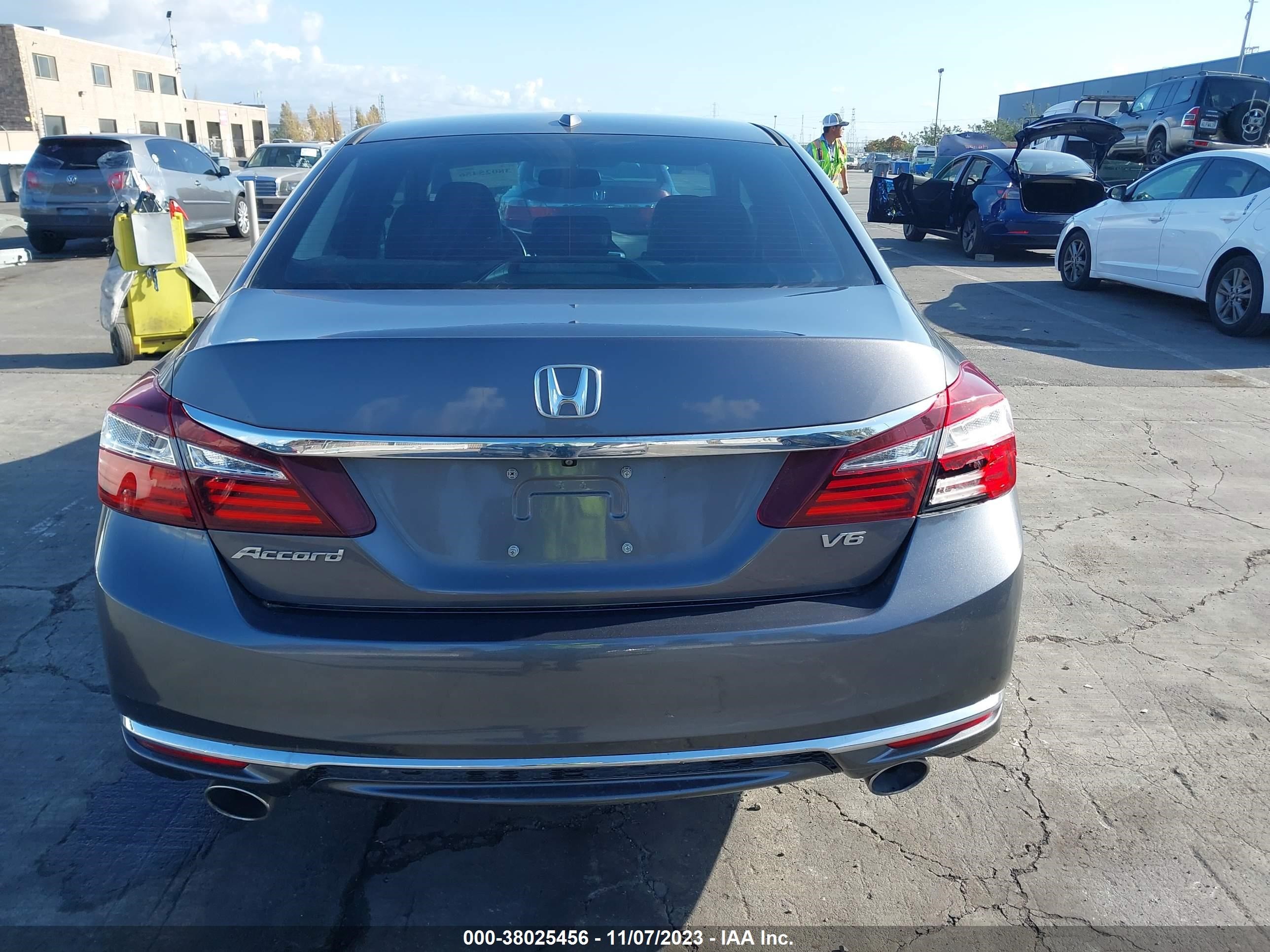 Photo 16 VIN: 1HGCR3F85HA041538 - HONDA ACCORD 