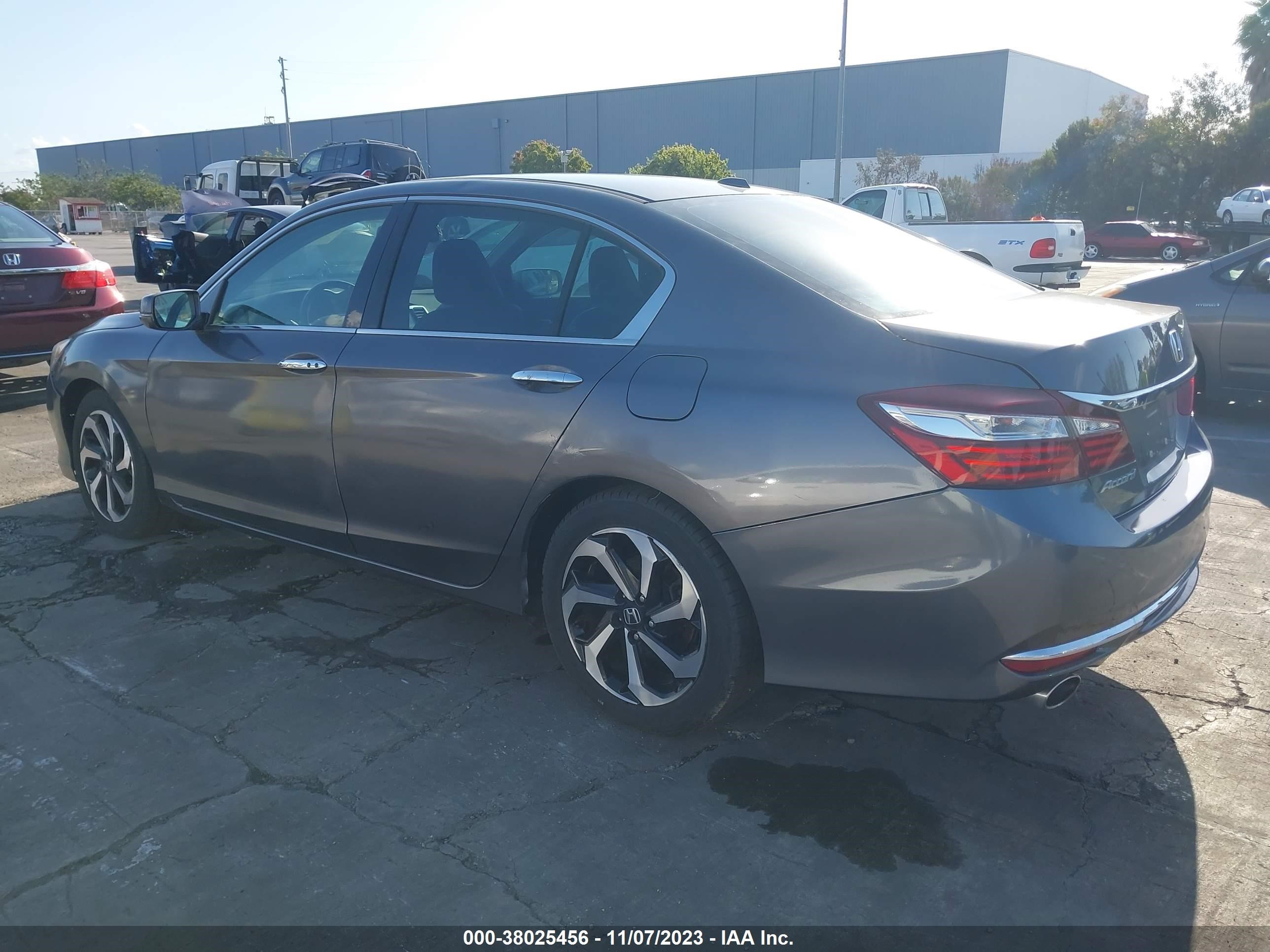 Photo 2 VIN: 1HGCR3F85HA041538 - HONDA ACCORD 