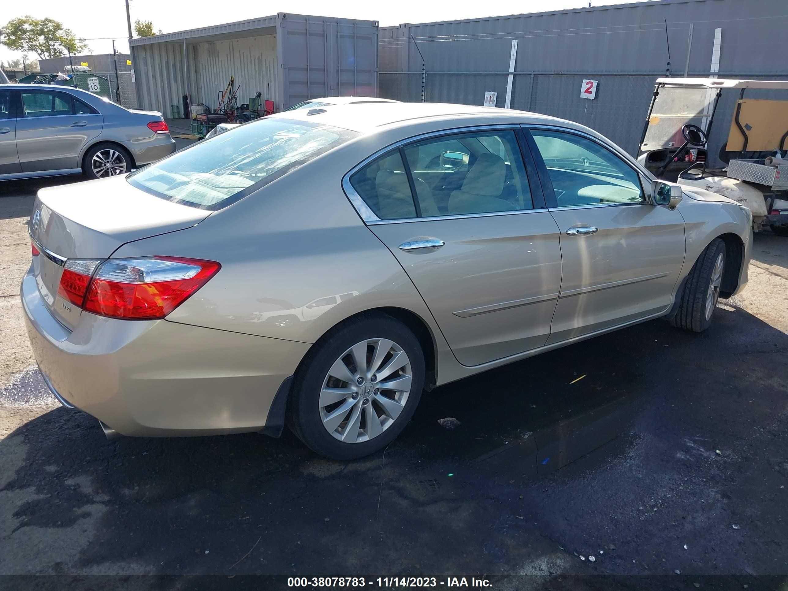 Photo 3 VIN: 1HGCR3F86DA037718 - HONDA ACCORD 