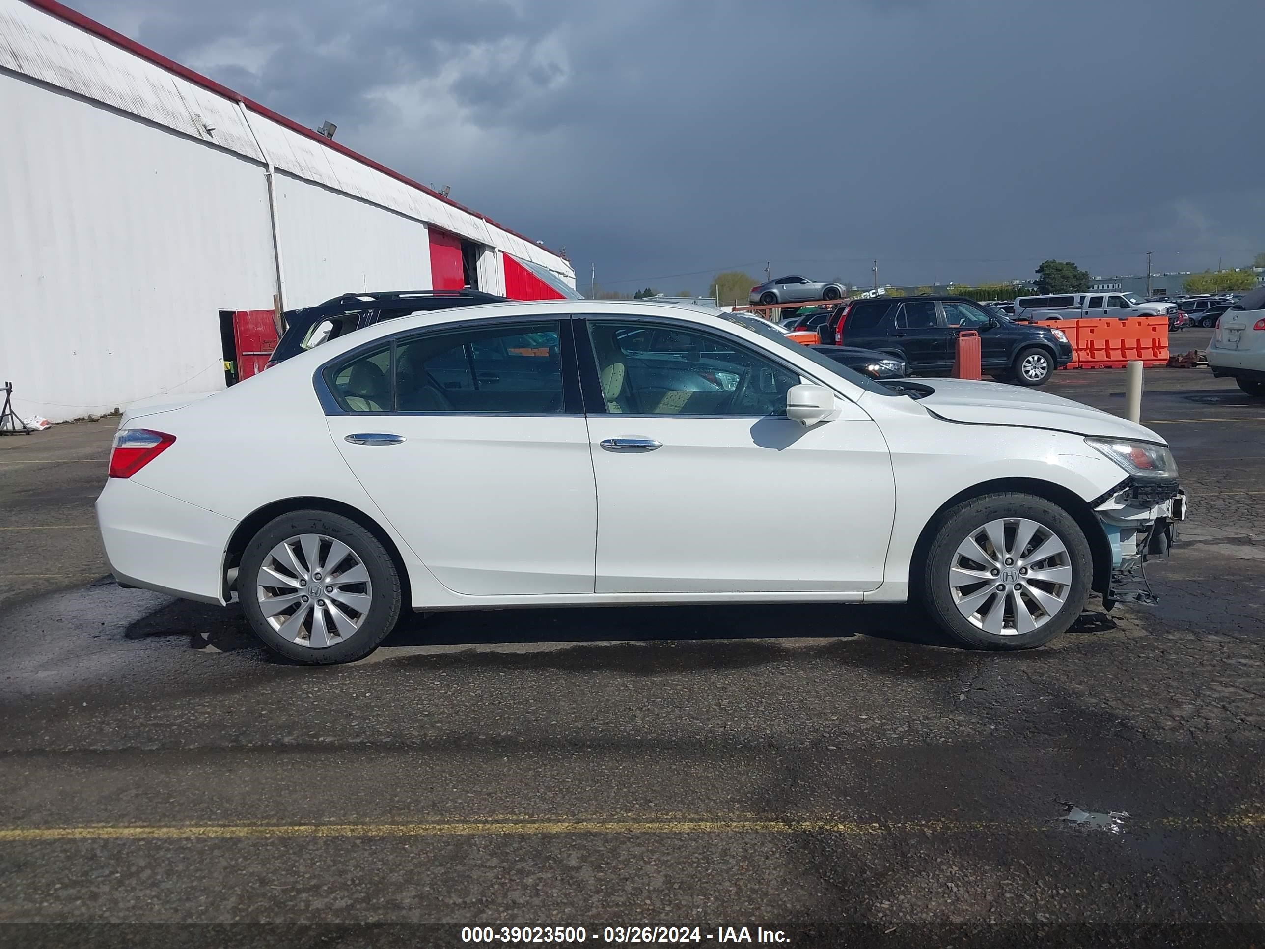 Photo 13 VIN: 1HGCR3F86EA016854 - HONDA ACCORD 