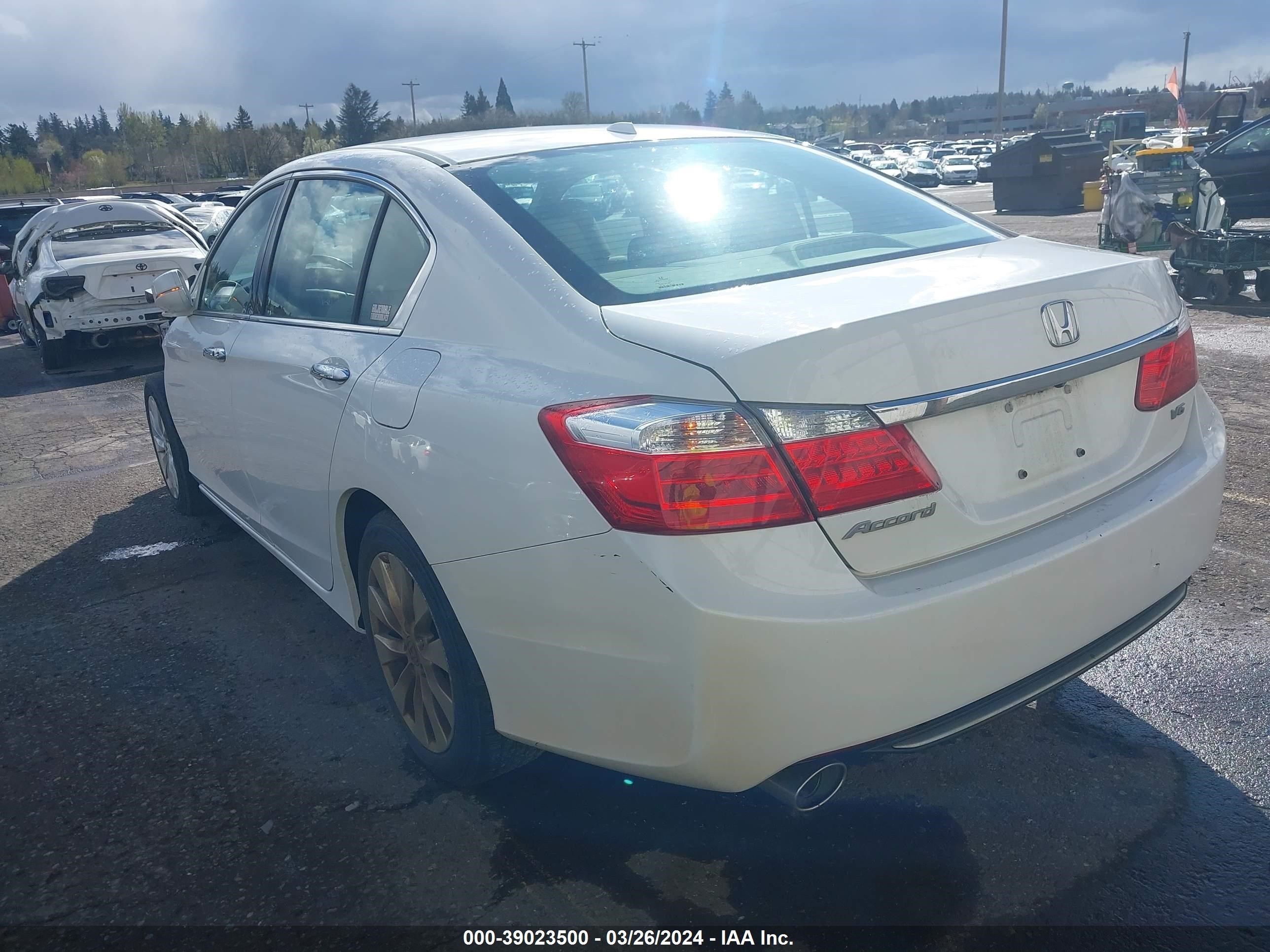 Photo 2 VIN: 1HGCR3F86EA016854 - HONDA ACCORD 