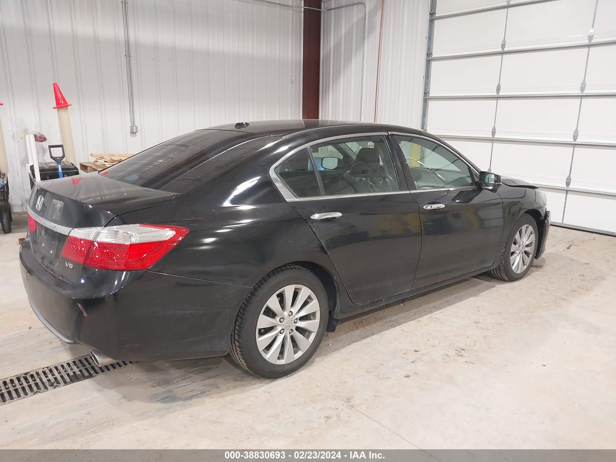 Photo 3 VIN: 1HGCR3F86FA025779 - HONDA ACCORD 