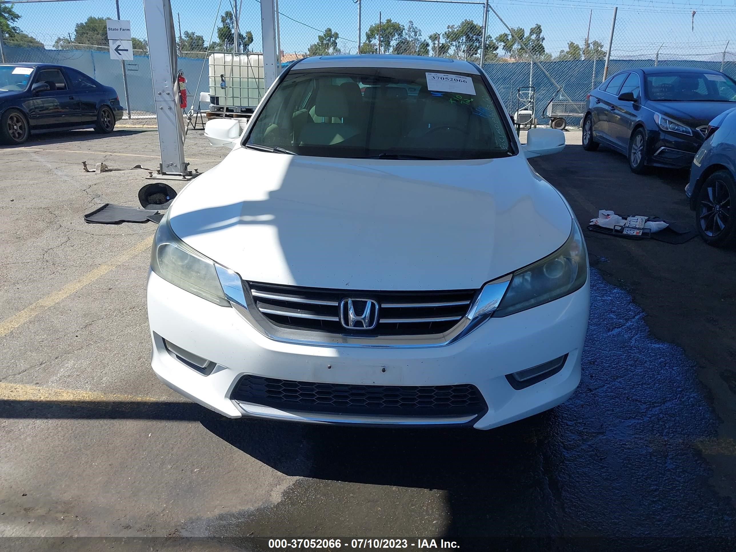 Photo 11 VIN: 1HGCR3F87DA014352 - HONDA ACCORD 