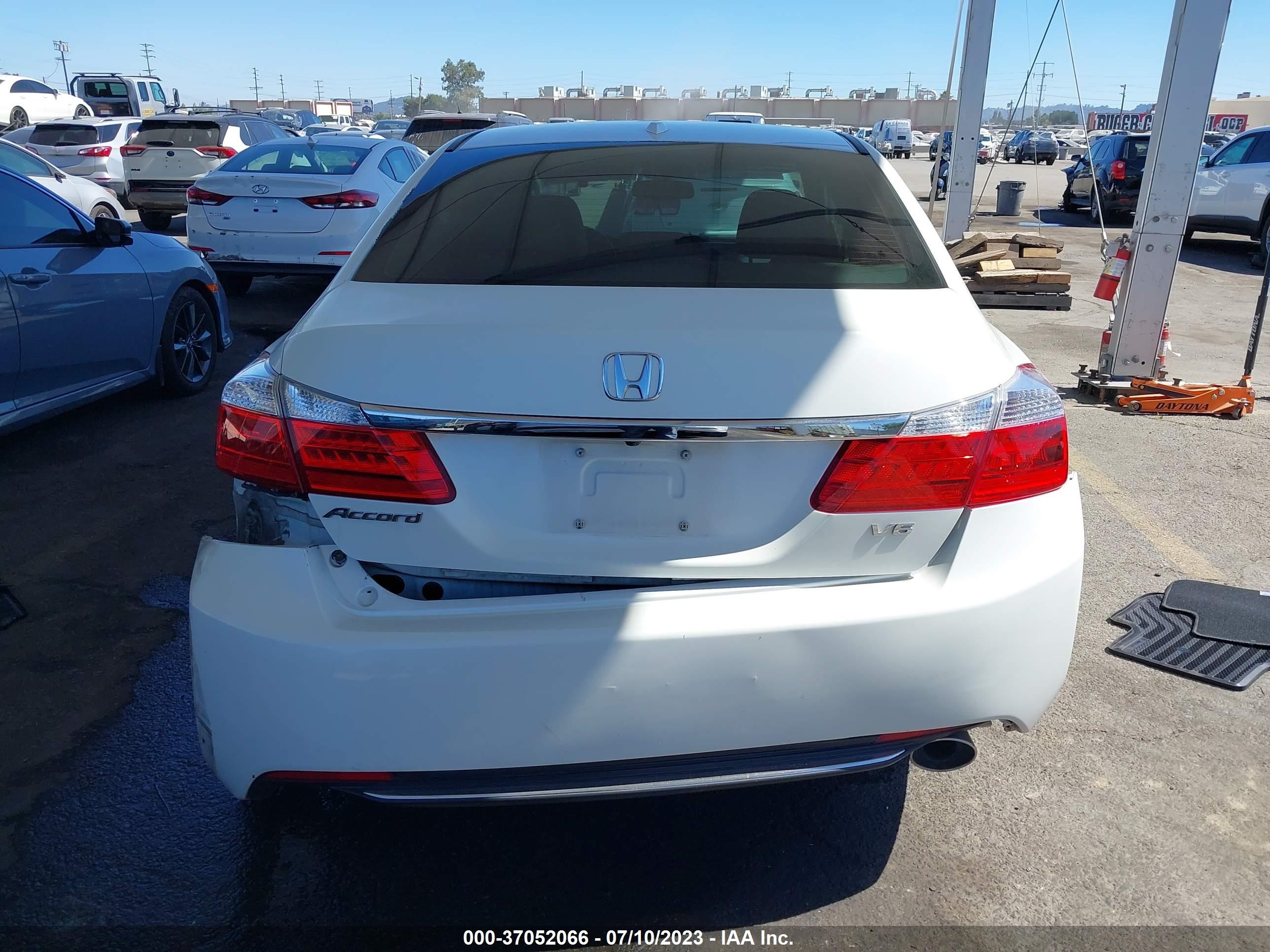 Photo 15 VIN: 1HGCR3F87DA014352 - HONDA ACCORD 