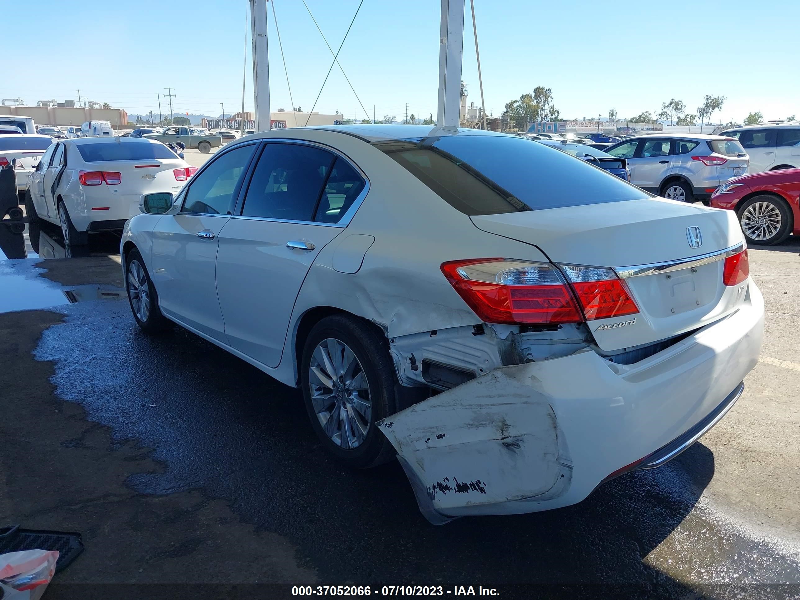 Photo 2 VIN: 1HGCR3F87DA014352 - HONDA ACCORD 