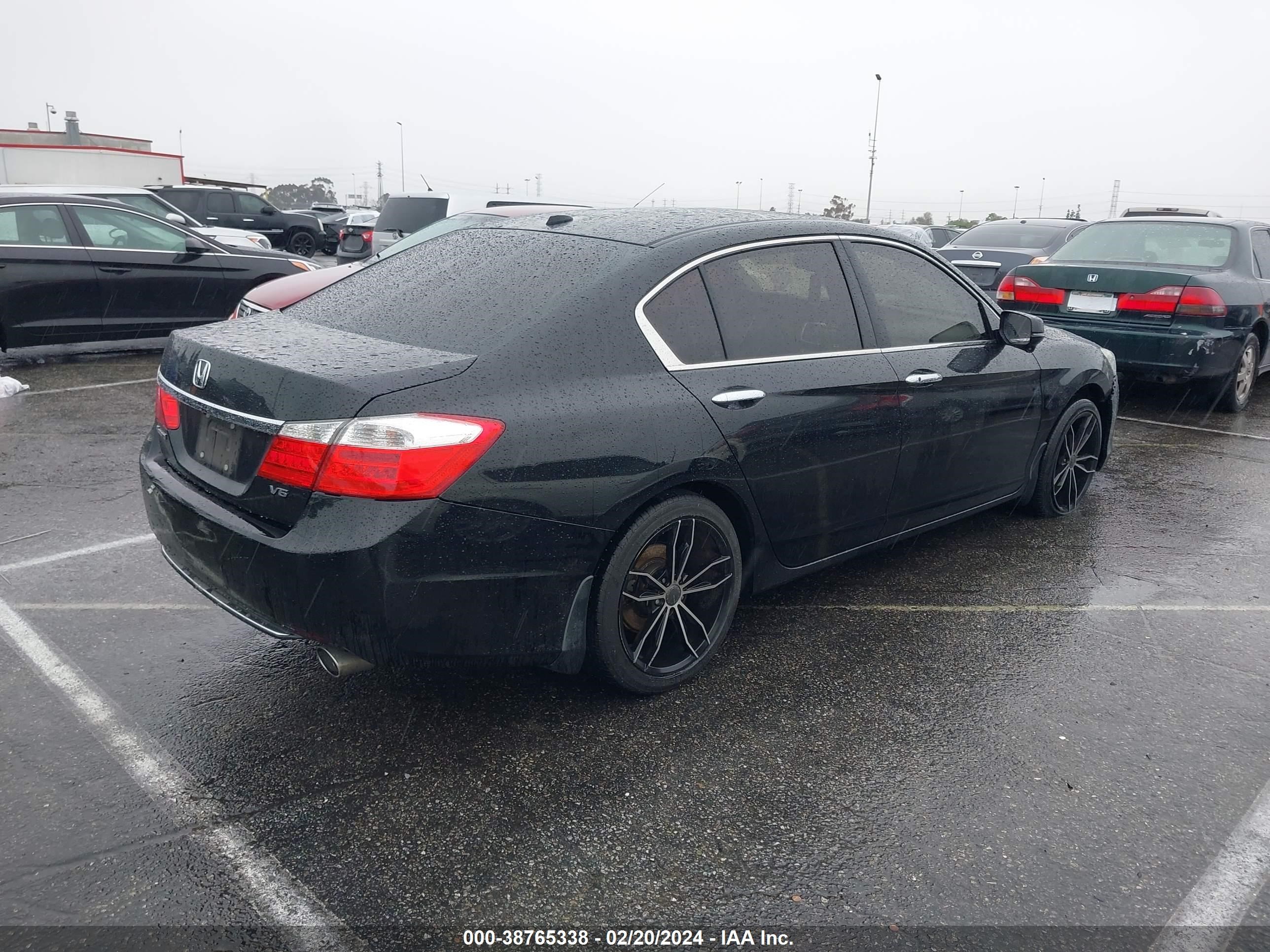 Photo 3 VIN: 1HGCR3F87EA026471 - HONDA ACCORD 