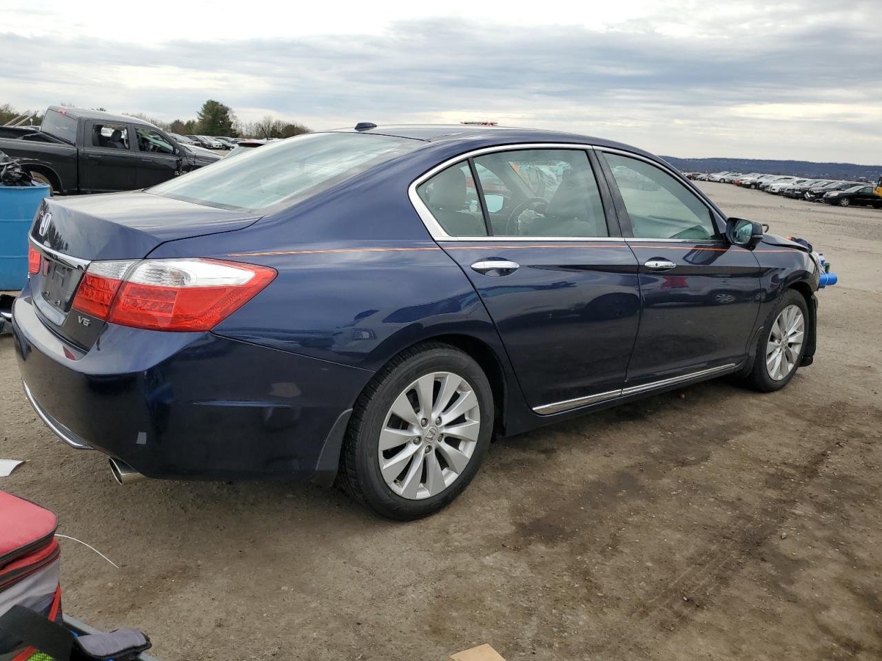 Photo 2 VIN: 1HGCR3F87FA036032 - HONDA ACCORD 