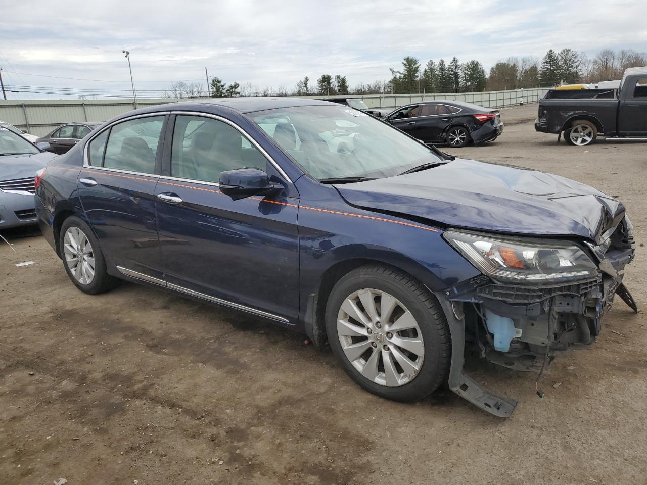 Photo 3 VIN: 1HGCR3F87FA036032 - HONDA ACCORD 