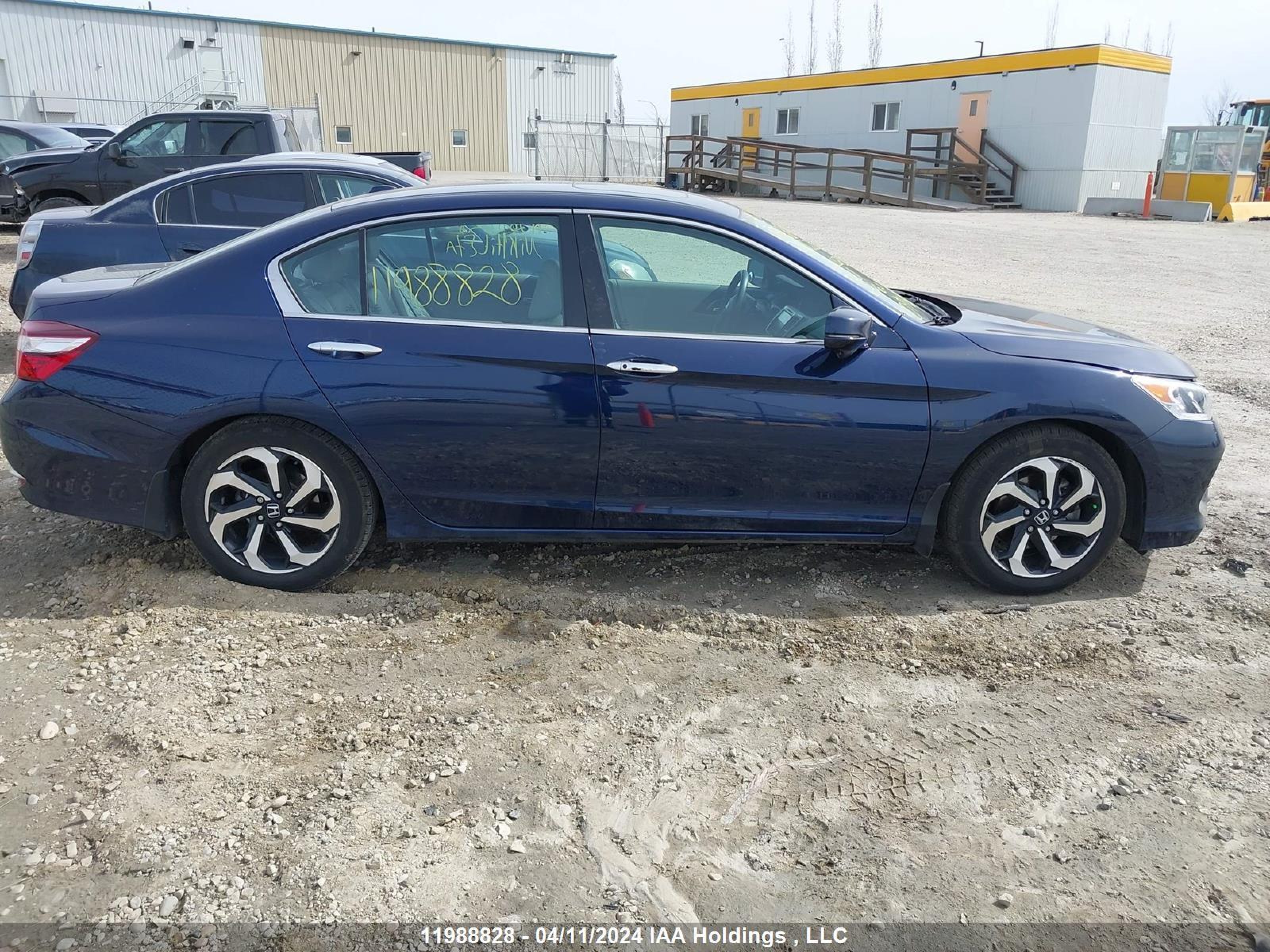 Photo 12 VIN: 1HGCR3F87GA800009 - HONDA ACCORD 