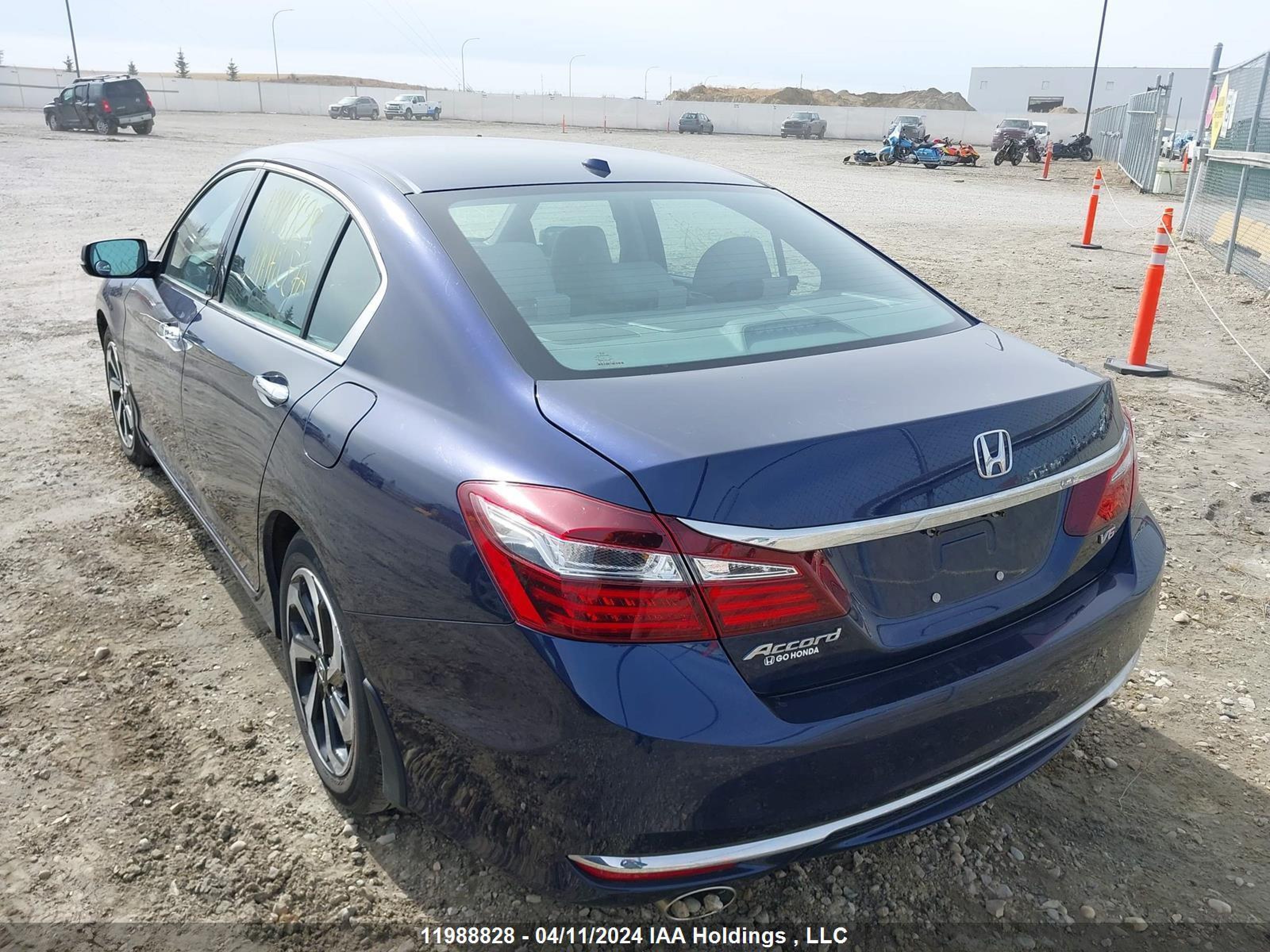 Photo 2 VIN: 1HGCR3F87GA800009 - HONDA ACCORD 