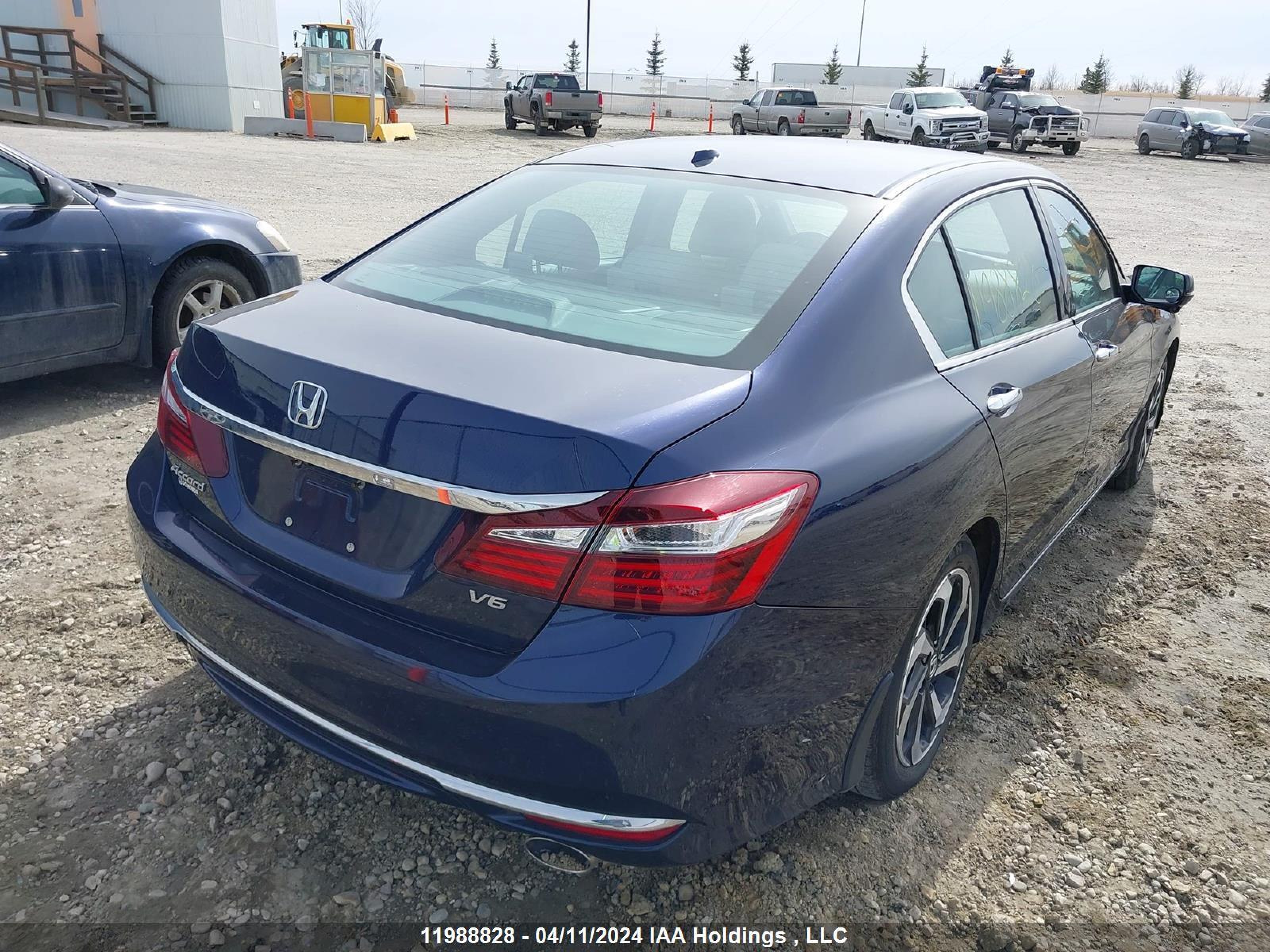 Photo 3 VIN: 1HGCR3F87GA800009 - HONDA ACCORD 