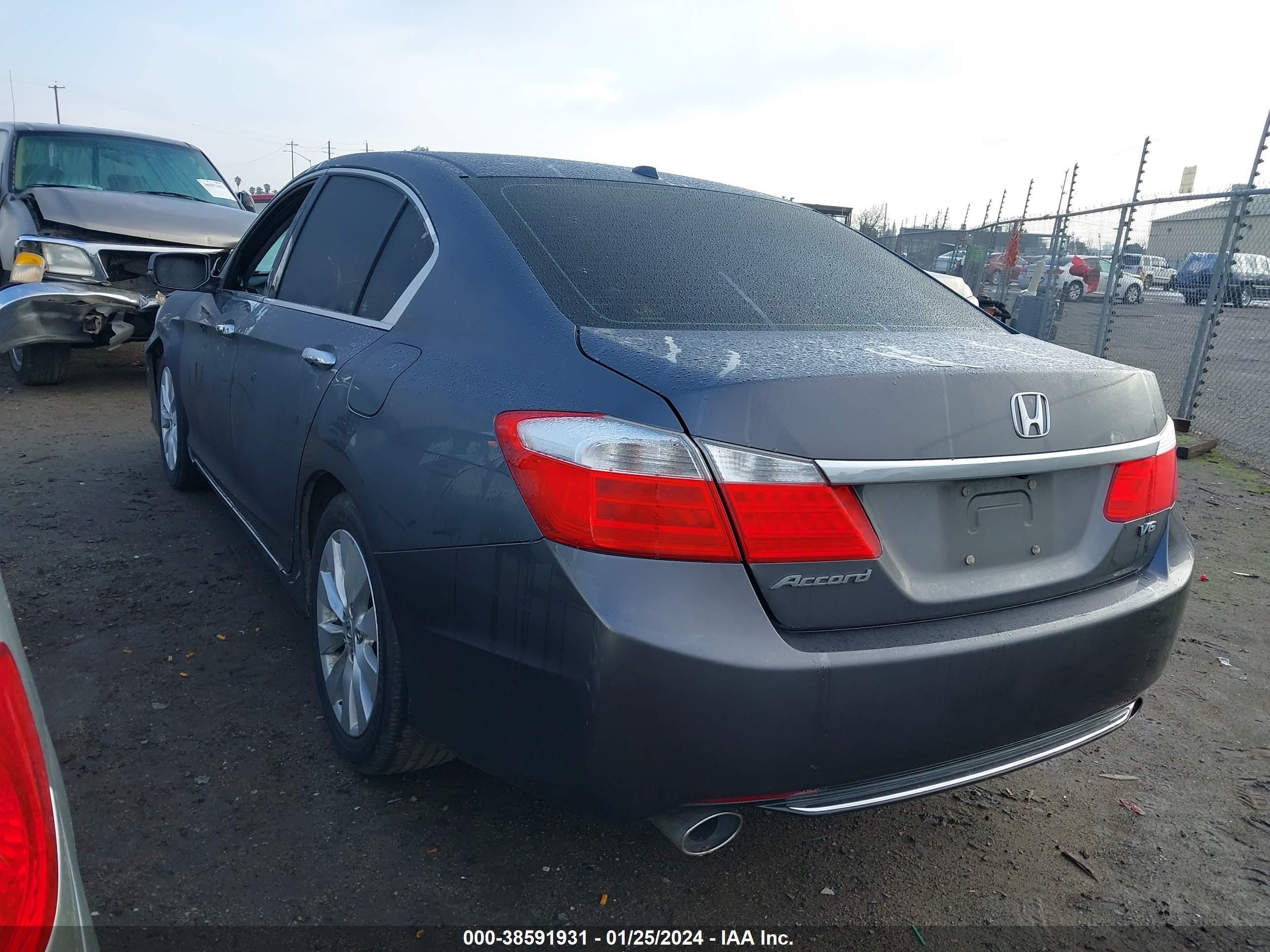 Photo 2 VIN: 1HGCR3F88DA012335 - HONDA ACCORD 