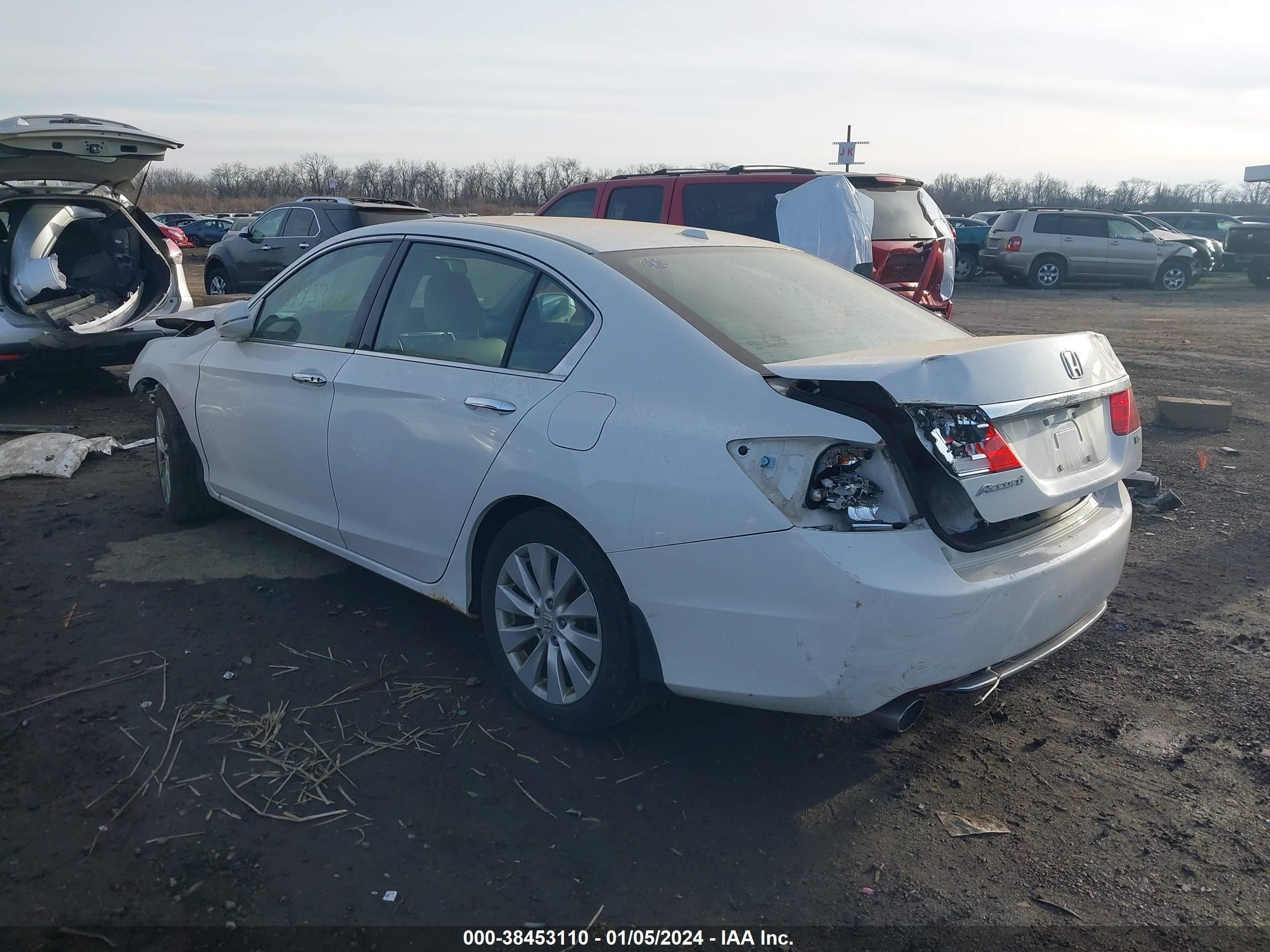 Photo 2 VIN: 1HGCR3F88DA043987 - HONDA ACCORD 