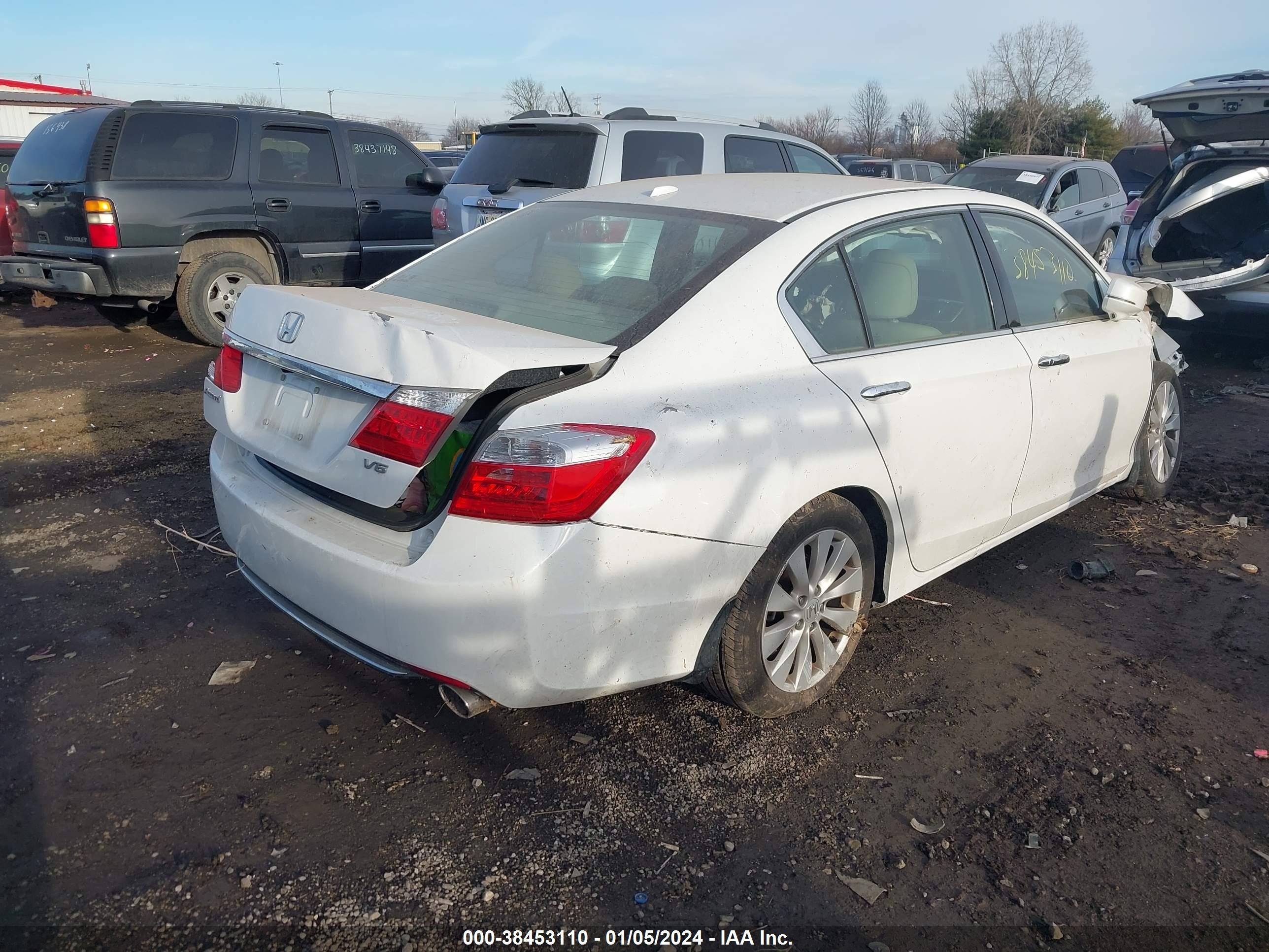 Photo 3 VIN: 1HGCR3F88DA043987 - HONDA ACCORD 