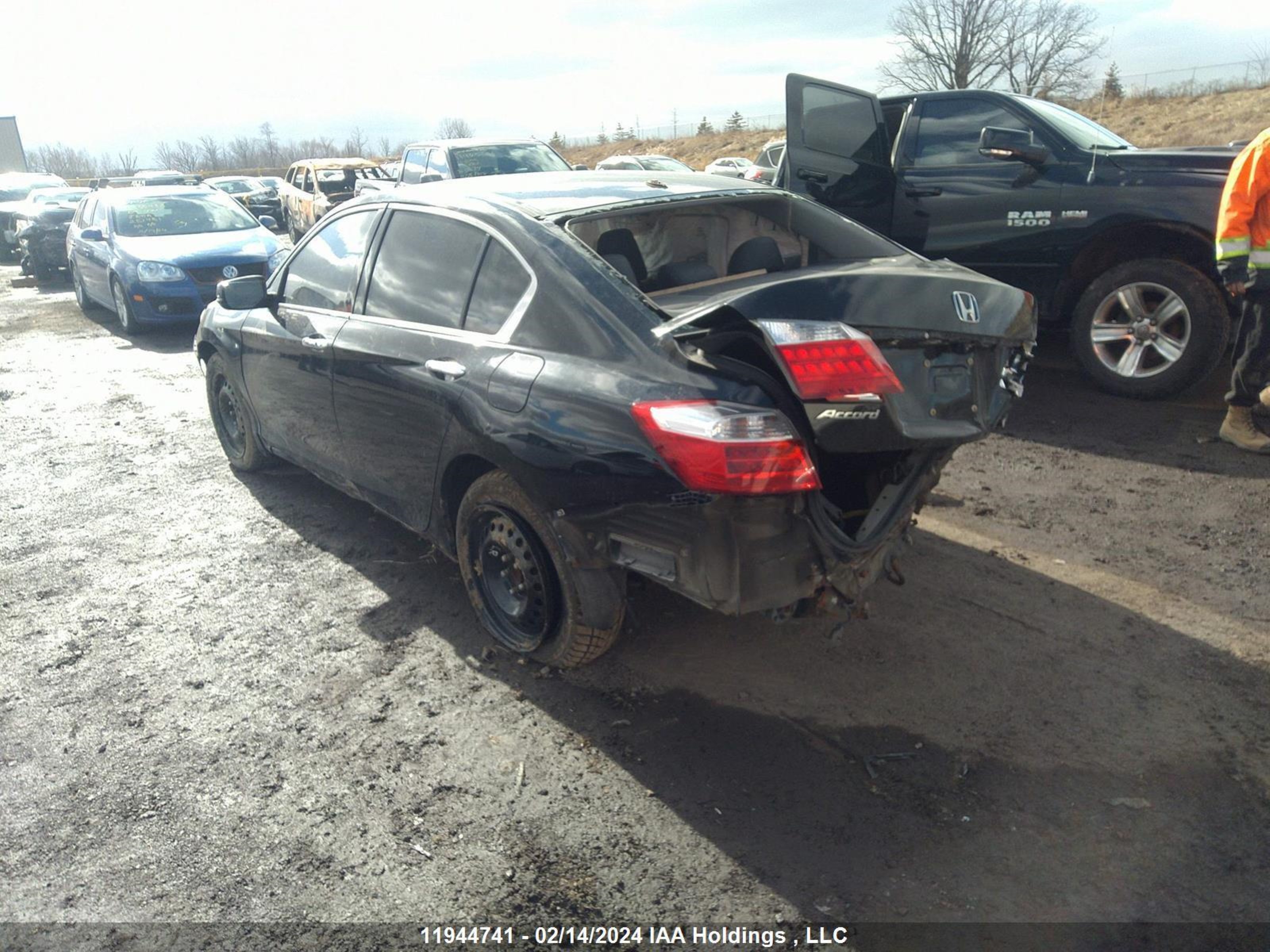 Photo 2 VIN: 1HGCR3F88DA801245 - HONDA ACCORD 