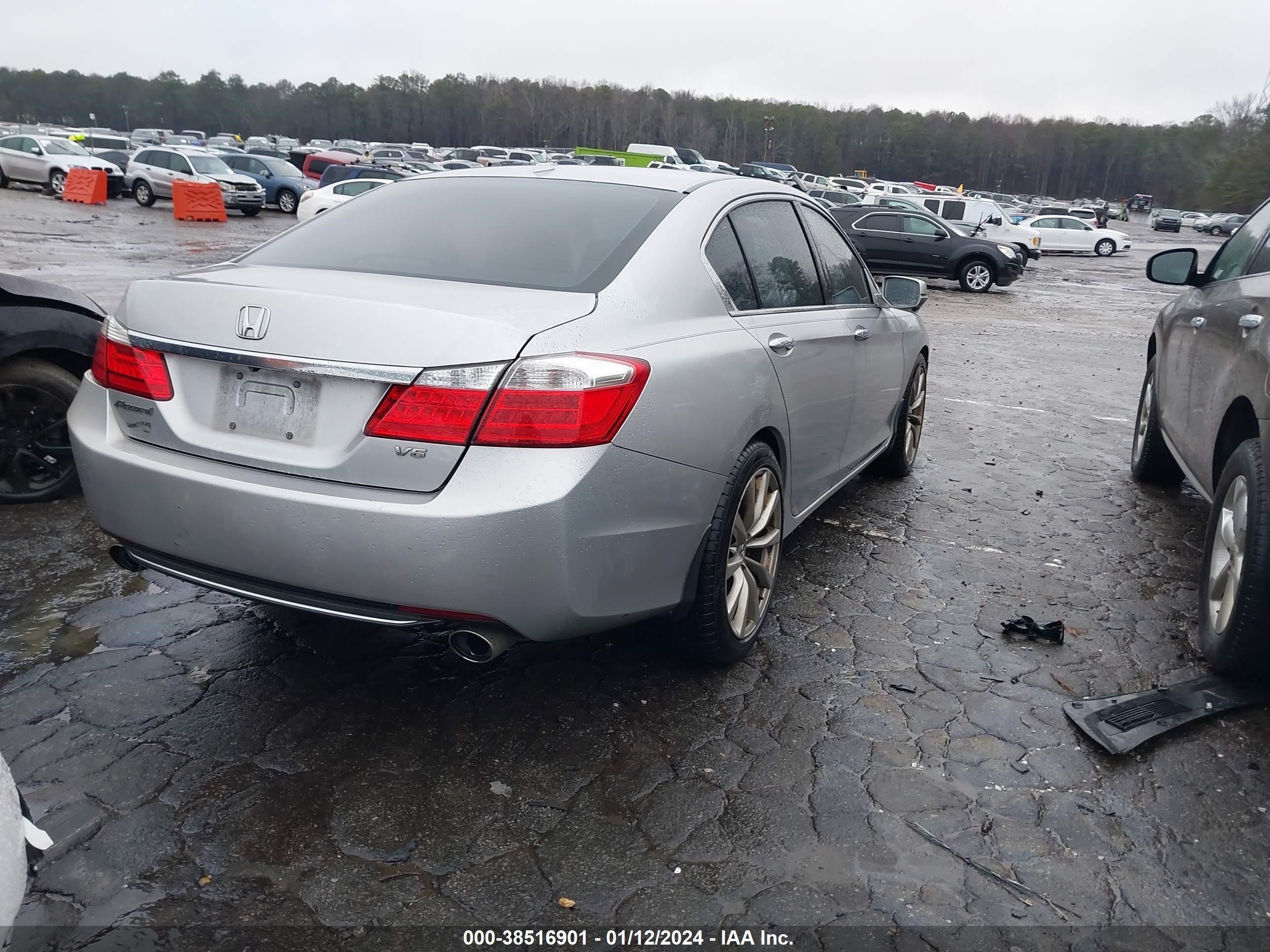 Photo 3 VIN: 1HGCR3F89EA030795 - HONDA ACCORD 