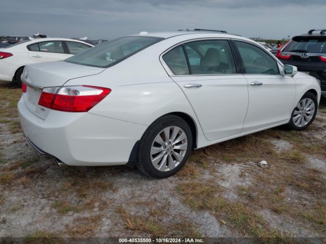 Photo 3 VIN: 1HGCR3F89FA002982 - HONDA ACCORD 