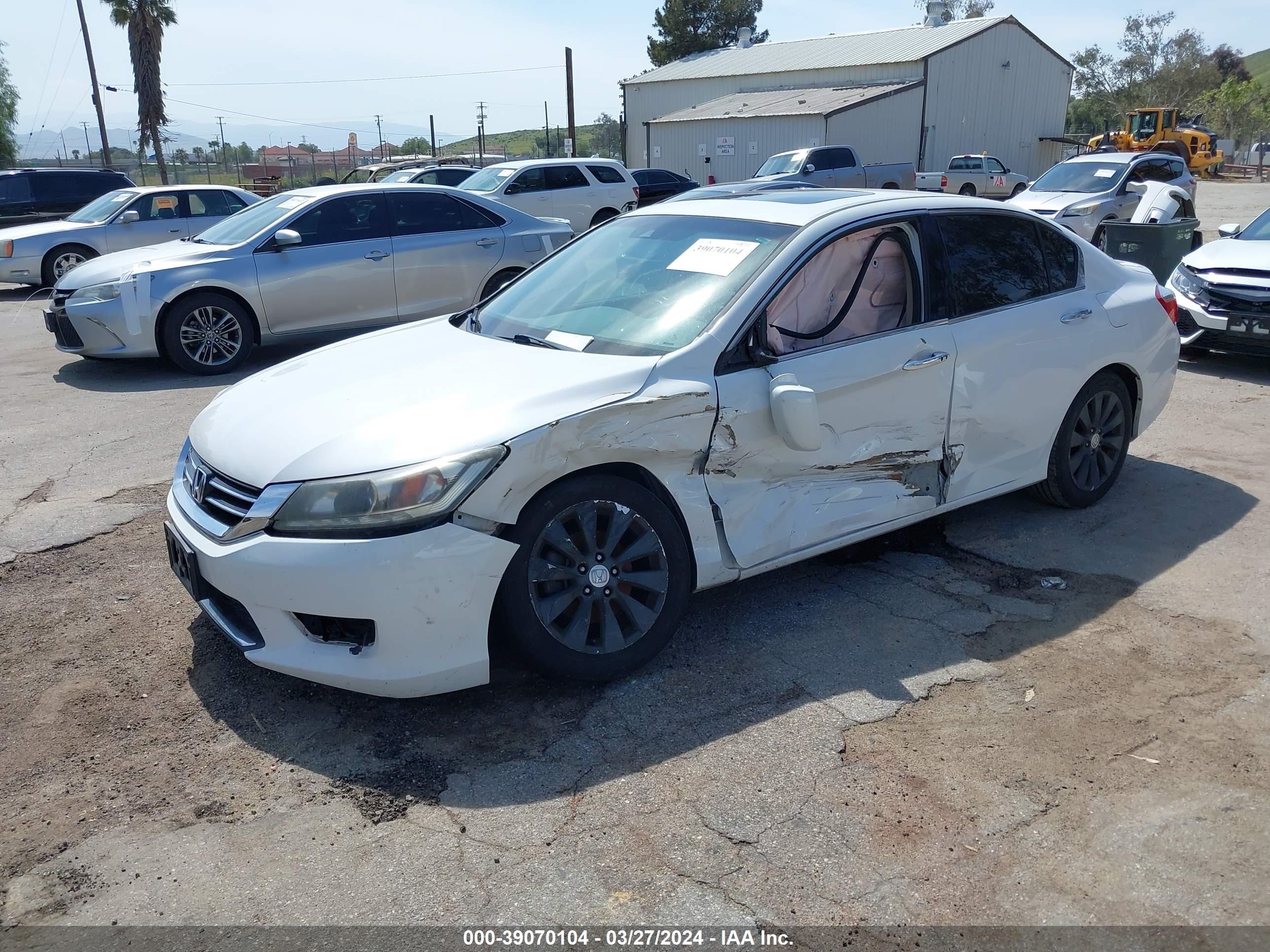 Photo 1 VIN: 1HGCR3F8XDA000333 - HONDA ACCORD 