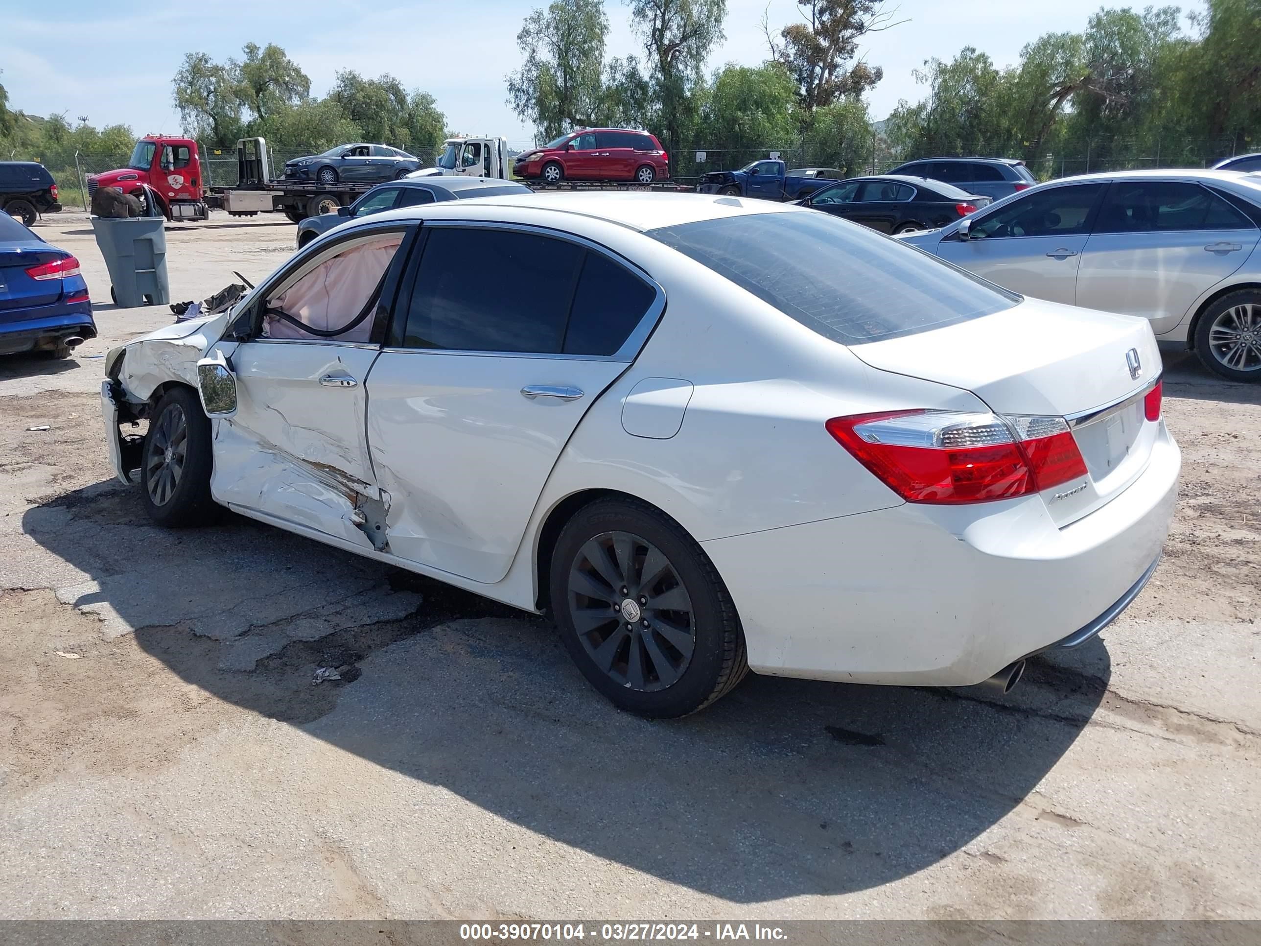 Photo 2 VIN: 1HGCR3F8XDA000333 - HONDA ACCORD 