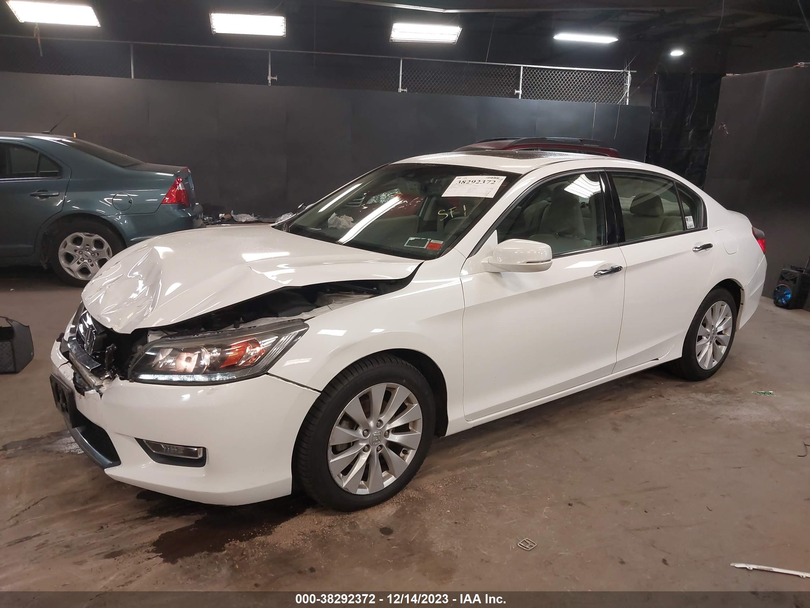 Photo 1 VIN: 1HGCR3F8XDA019173 - HONDA ACCORD 