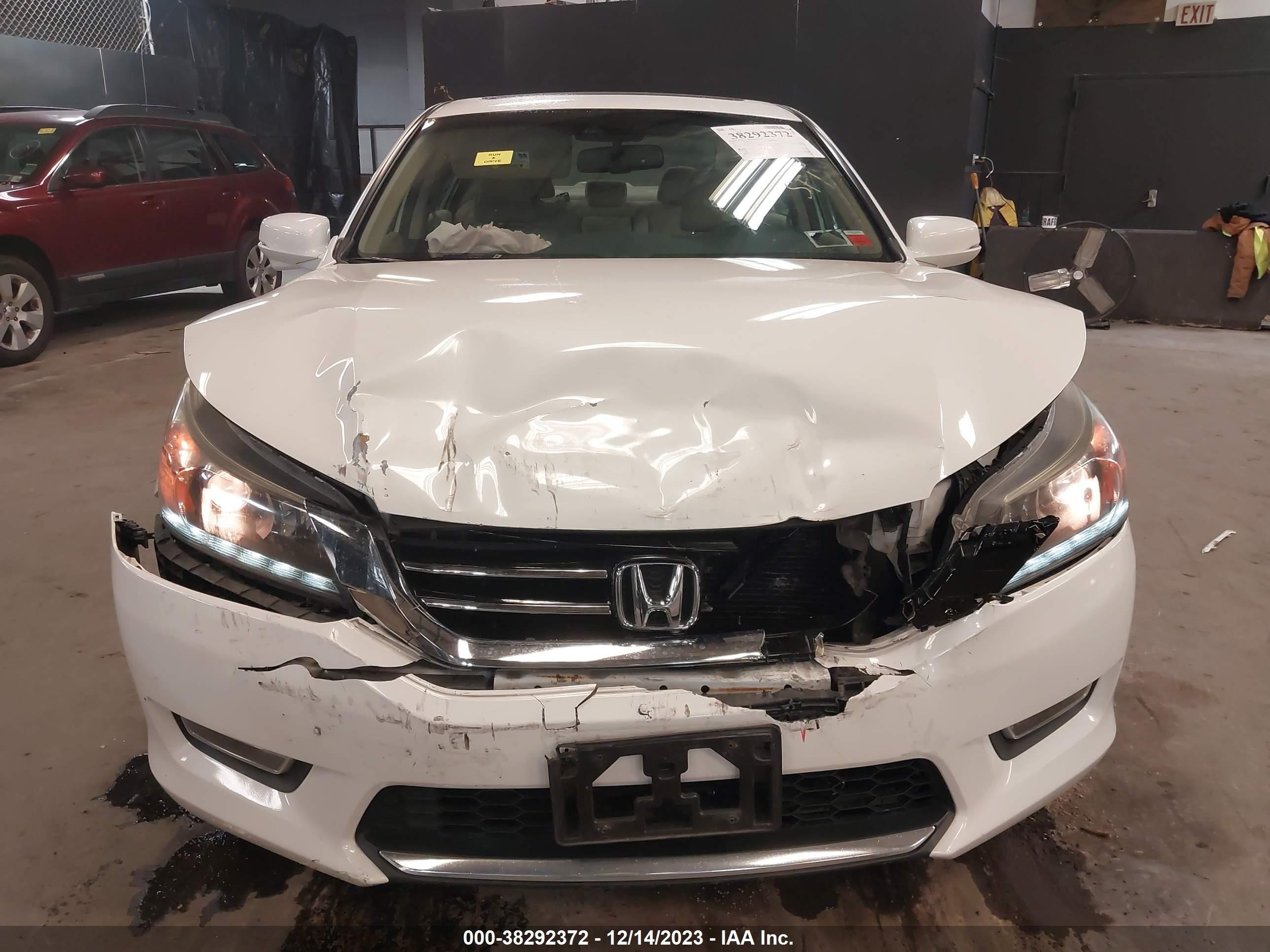 Photo 11 VIN: 1HGCR3F8XDA019173 - HONDA ACCORD 