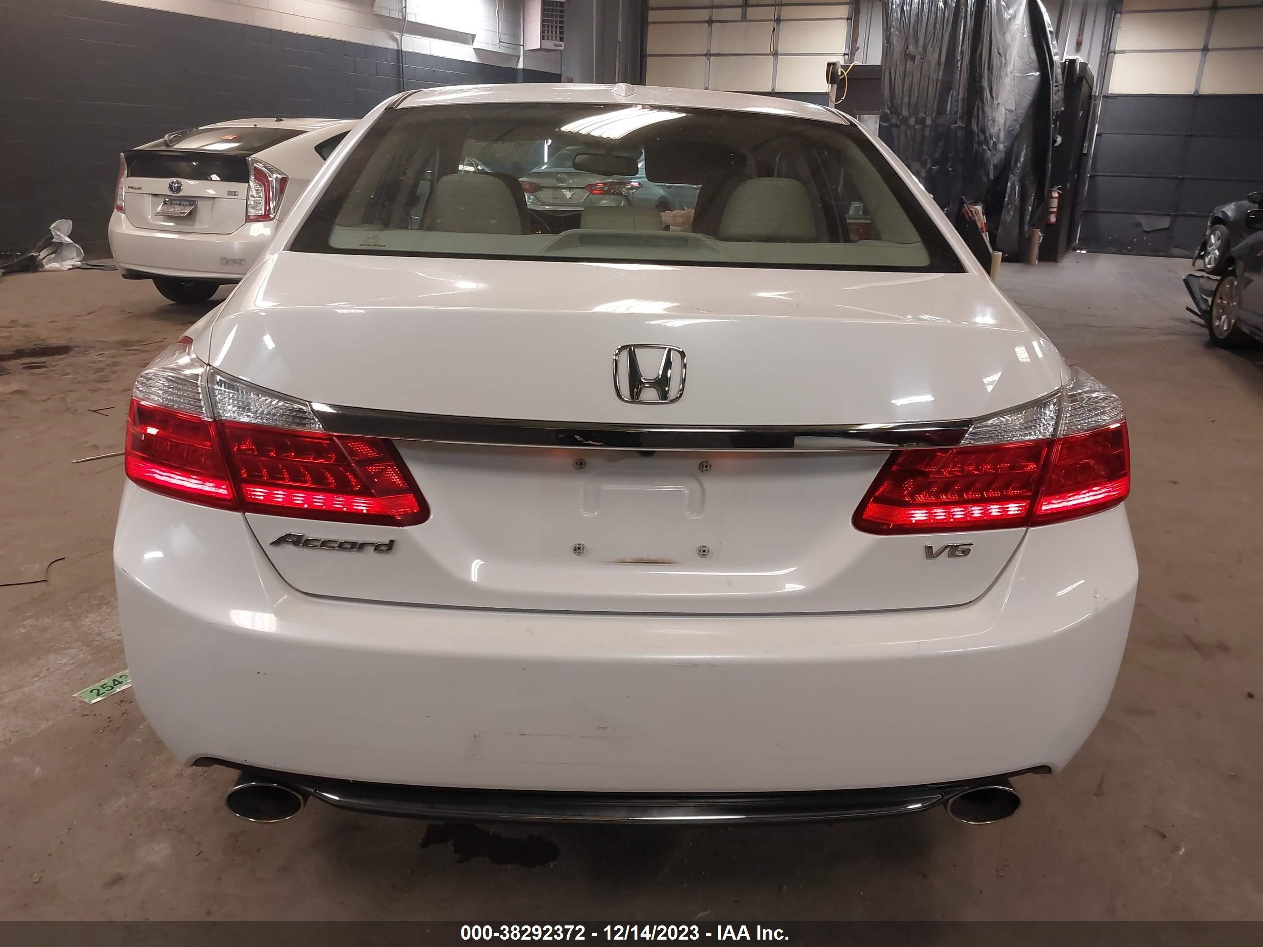 Photo 15 VIN: 1HGCR3F8XDA019173 - HONDA ACCORD 