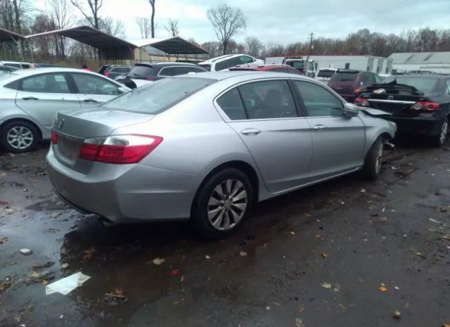 Photo 3 VIN: 1HGCR3F8XEA028781 - HONDA ACCORD SEDAN 