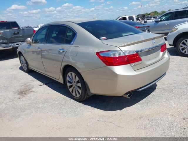 Photo 2 VIN: 1HGCR3F8XFA001825 - HONDA ACCORD 