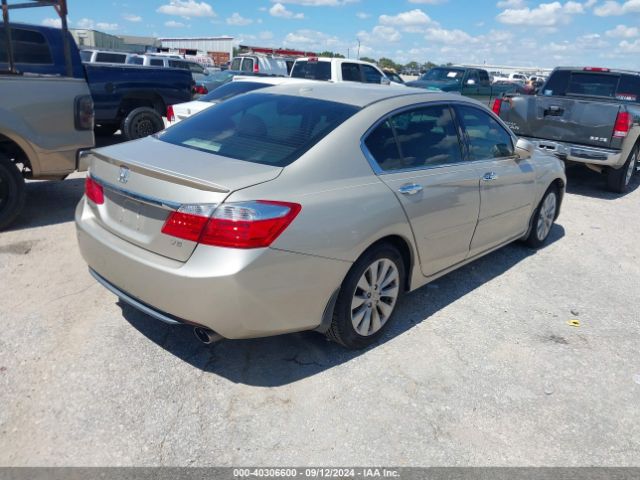 Photo 3 VIN: 1HGCR3F8XFA001825 - HONDA ACCORD 