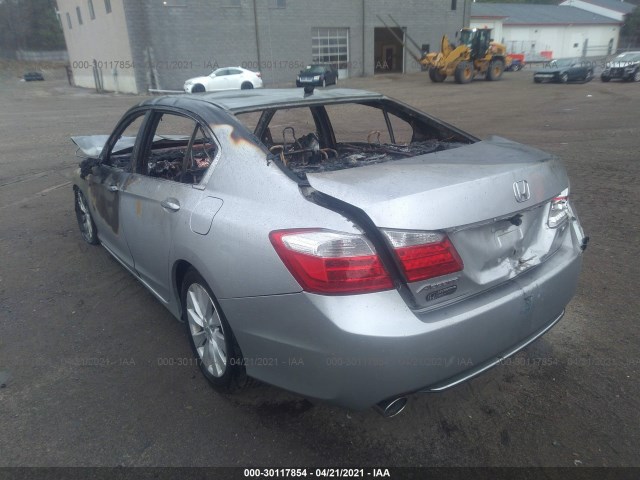 Photo 2 VIN: 1HGCR3F8XFA020892 - HONDA ACCORD SEDAN 