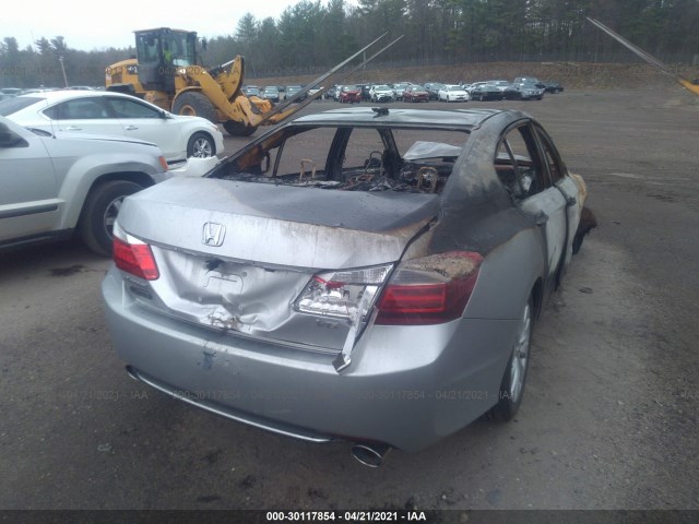 Photo 3 VIN: 1HGCR3F8XFA020892 - HONDA ACCORD SEDAN 