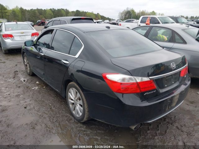 Photo 2 VIN: 1HGCR3F8XFA035599 - HONDA ACCORD 