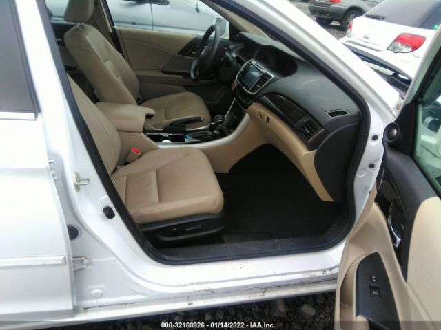 Photo 4 VIN: 1HGCR3F8XHA019146 - HONDA ACCORD SEDAN 