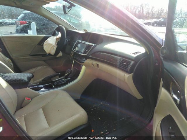 Photo 4 VIN: 1HGCR3F8XHA031717 - HONDA ACCORD 