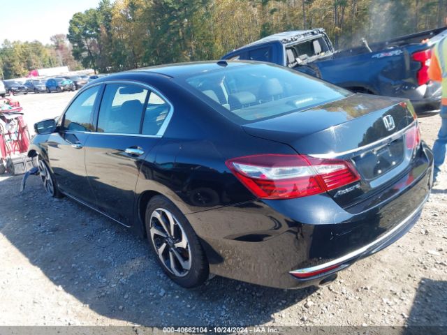 Photo 2 VIN: 1HGCR3F8XHA031801 - HONDA ACCORD 