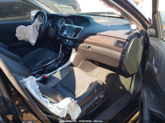 Photo 4 VIN: 1HGCR3F8XHA031801 - HONDA ACCORD 