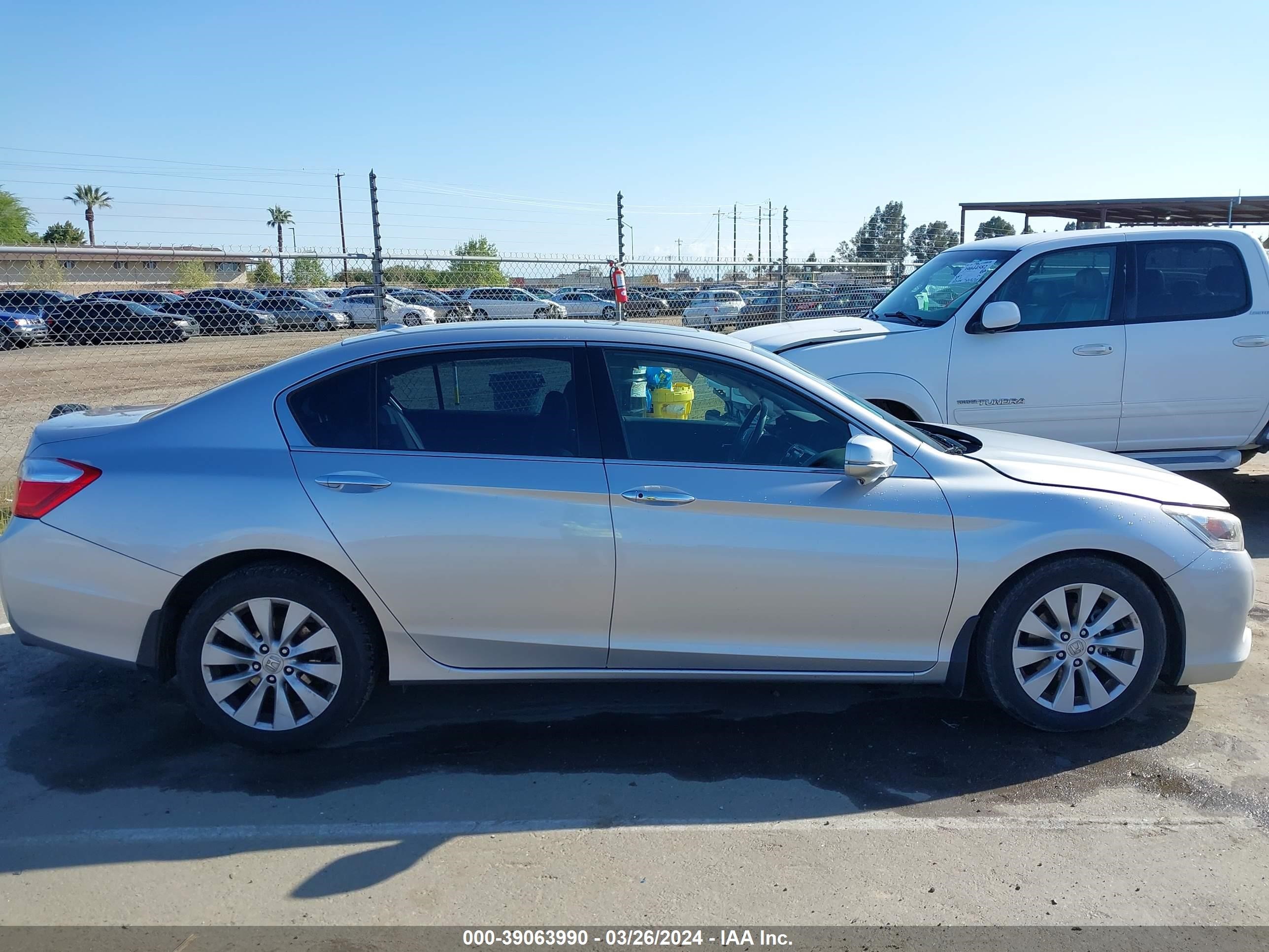 Photo 12 VIN: 1HGCR3F90DA029431 - HONDA ACCORD 