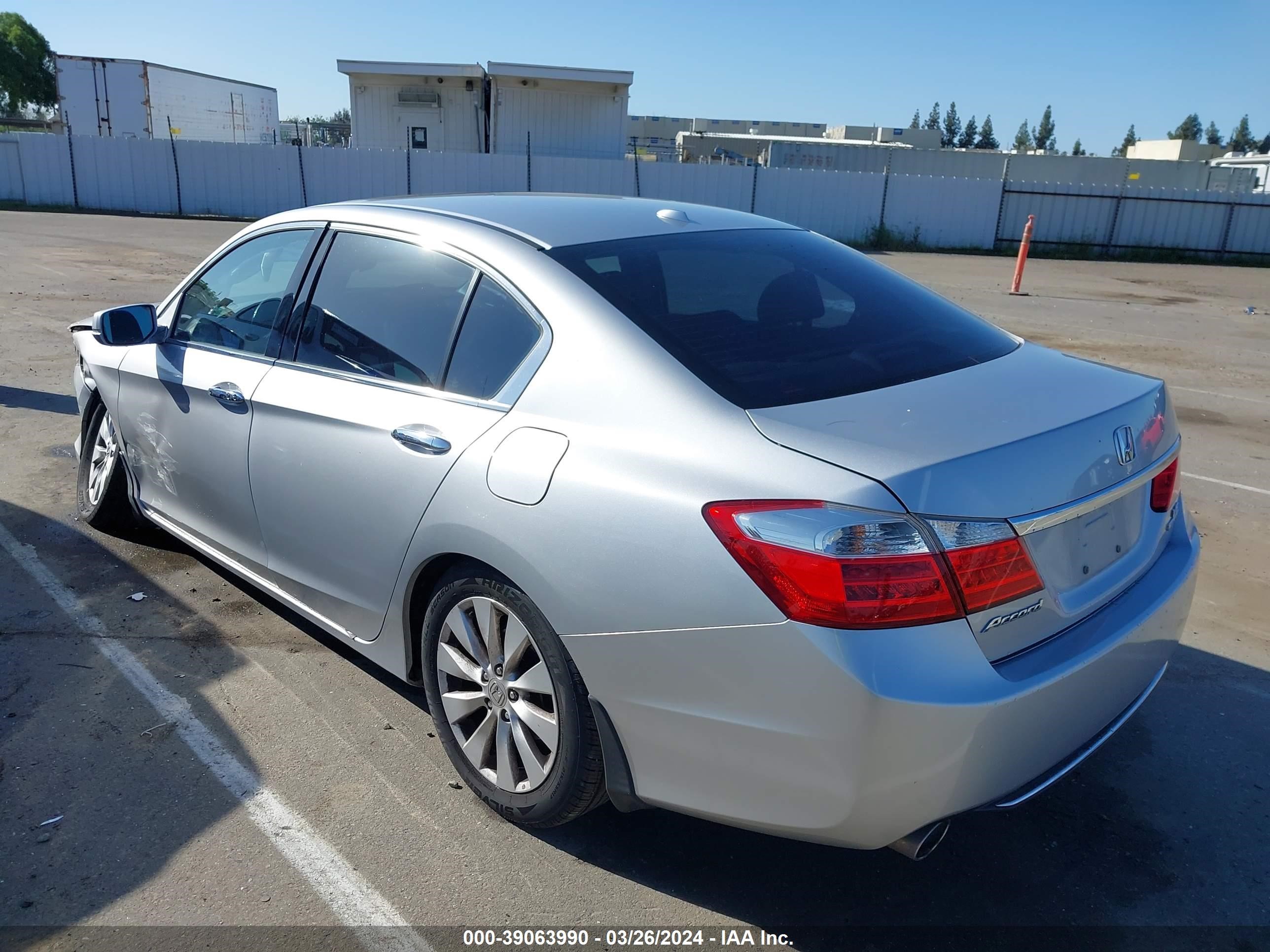 Photo 2 VIN: 1HGCR3F90DA029431 - HONDA ACCORD 