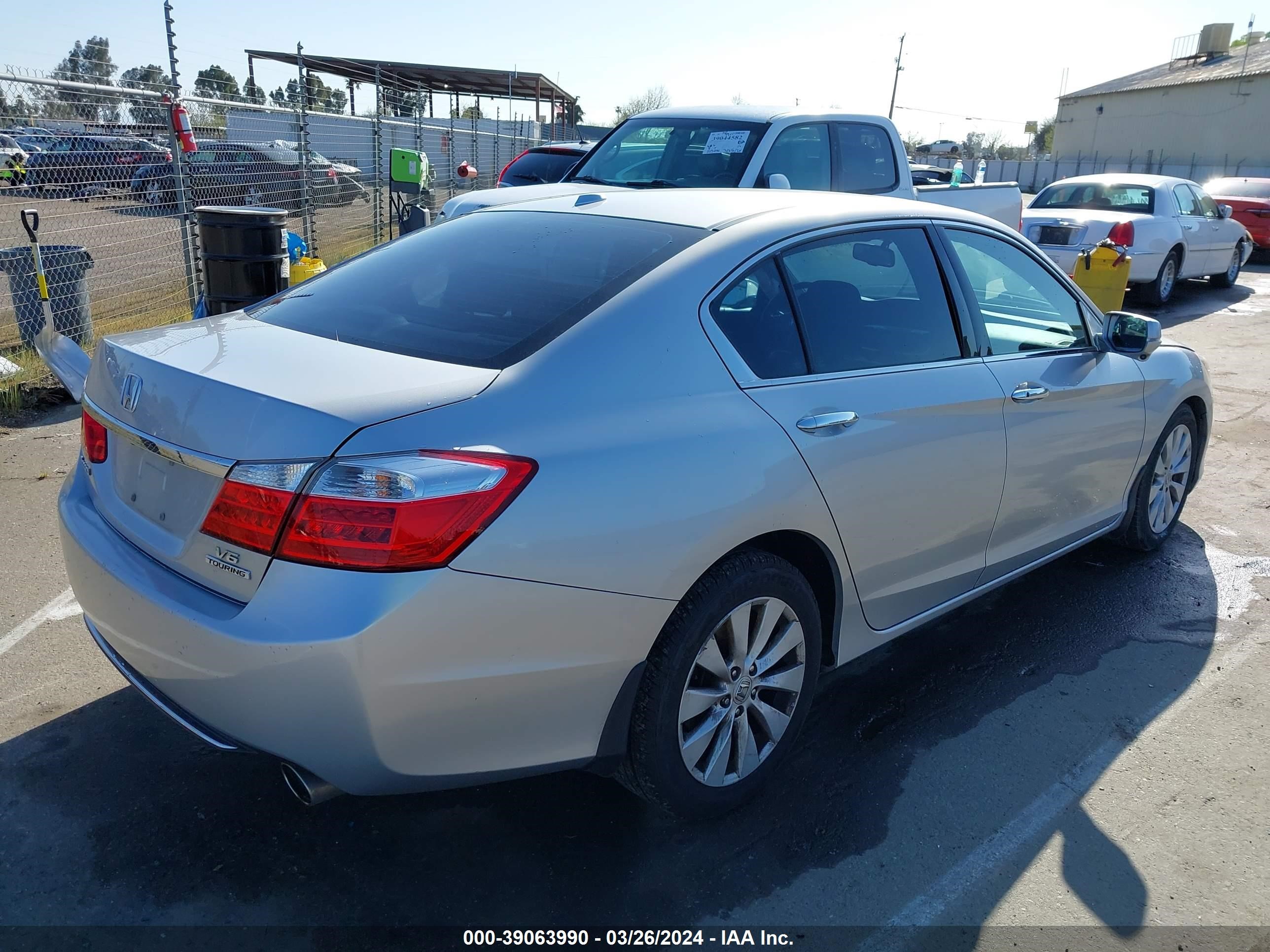 Photo 3 VIN: 1HGCR3F90DA029431 - HONDA ACCORD 