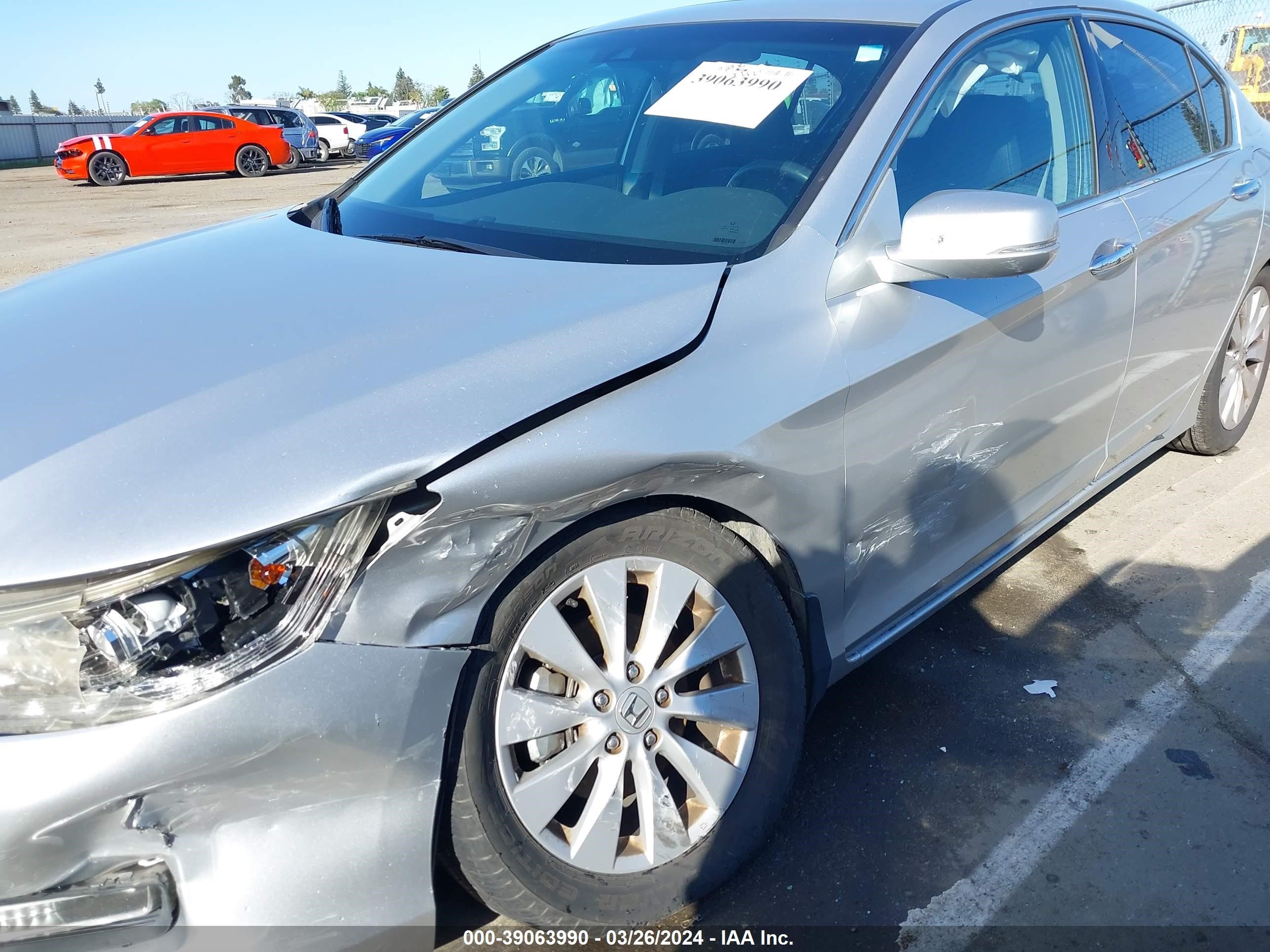 Photo 5 VIN: 1HGCR3F90DA029431 - HONDA ACCORD 